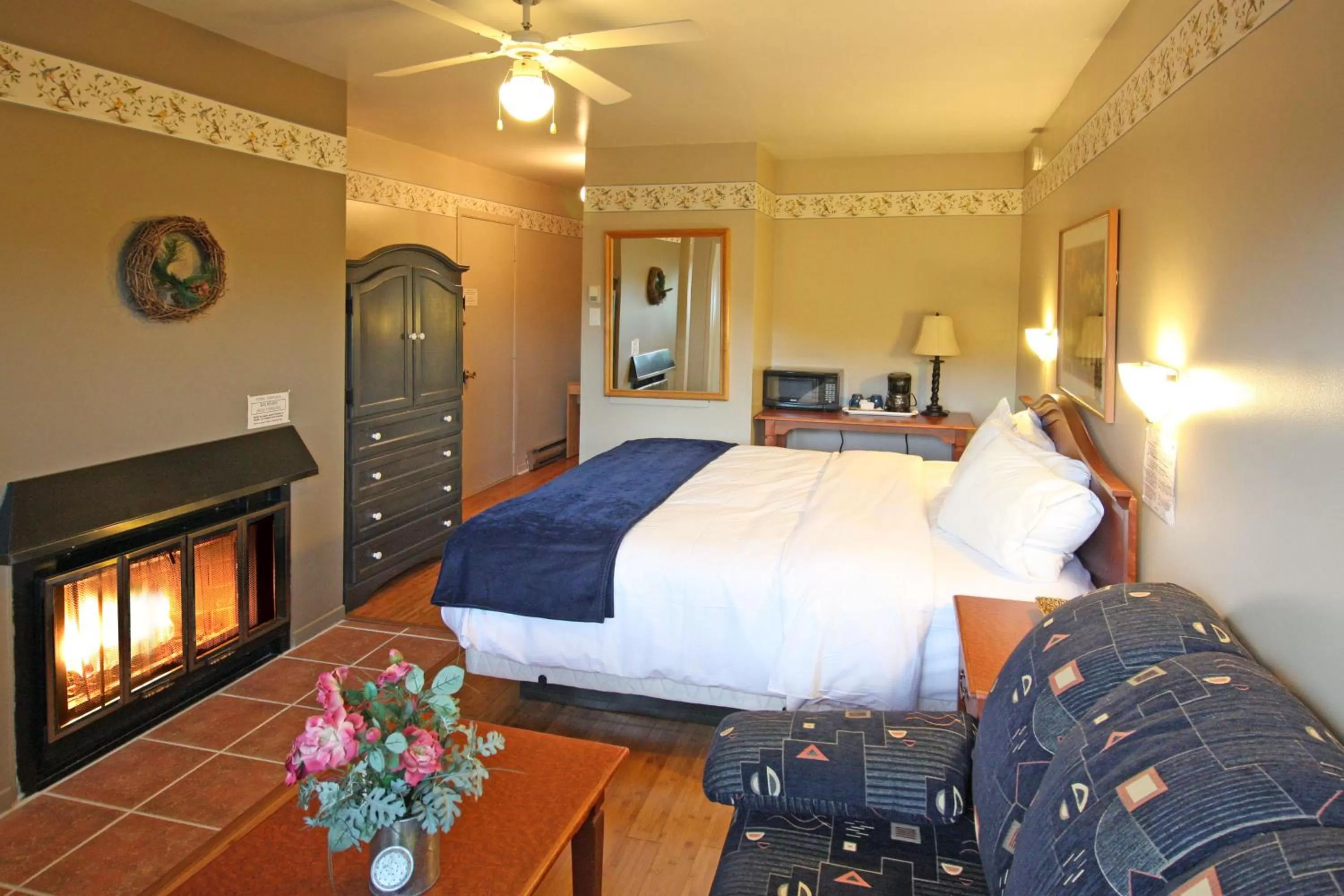 Coffee/tea facilities, Bed in Motel Le JoliBourg