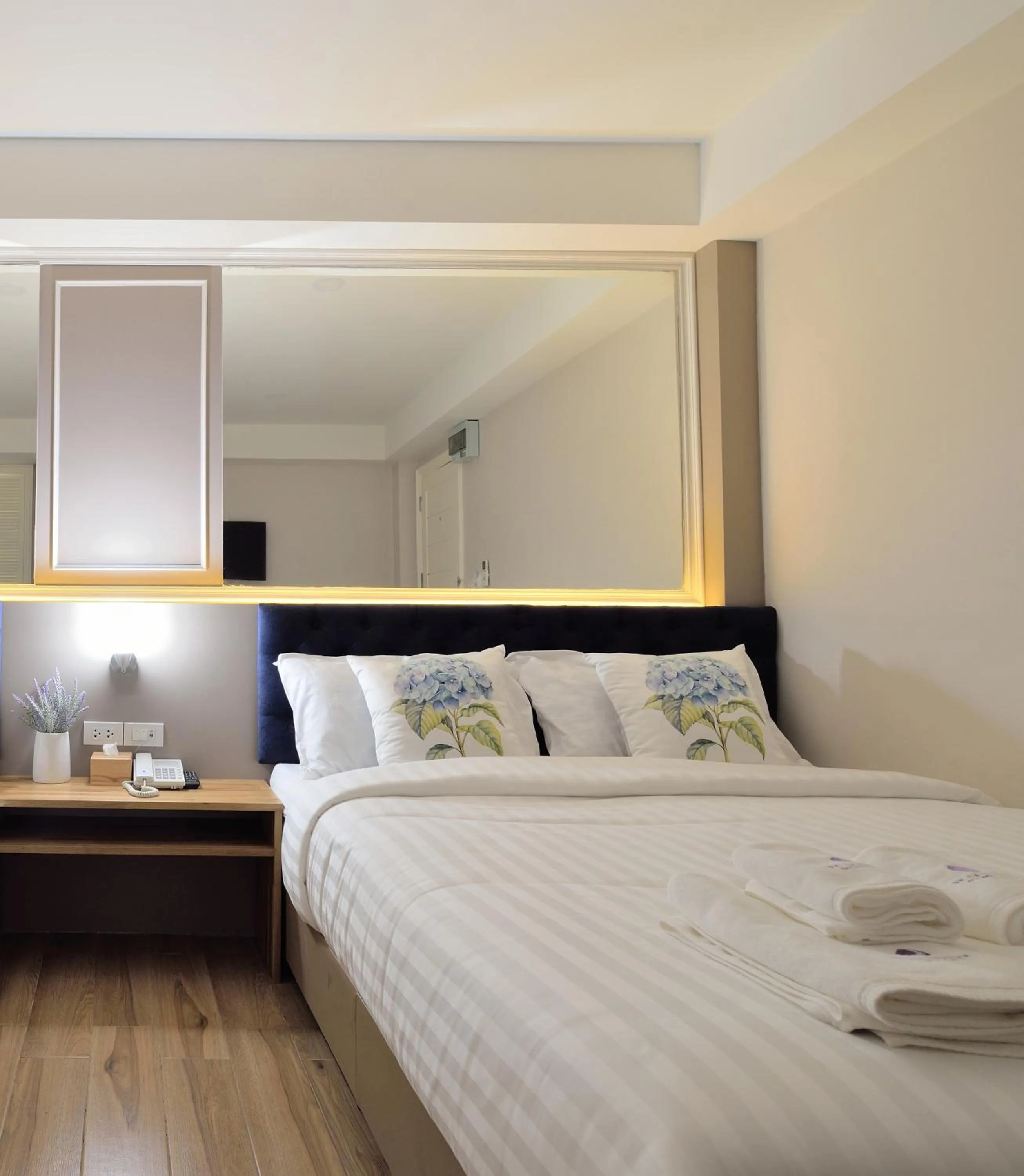 Bedroom, Bed in De Lavender Bangkok Hotel