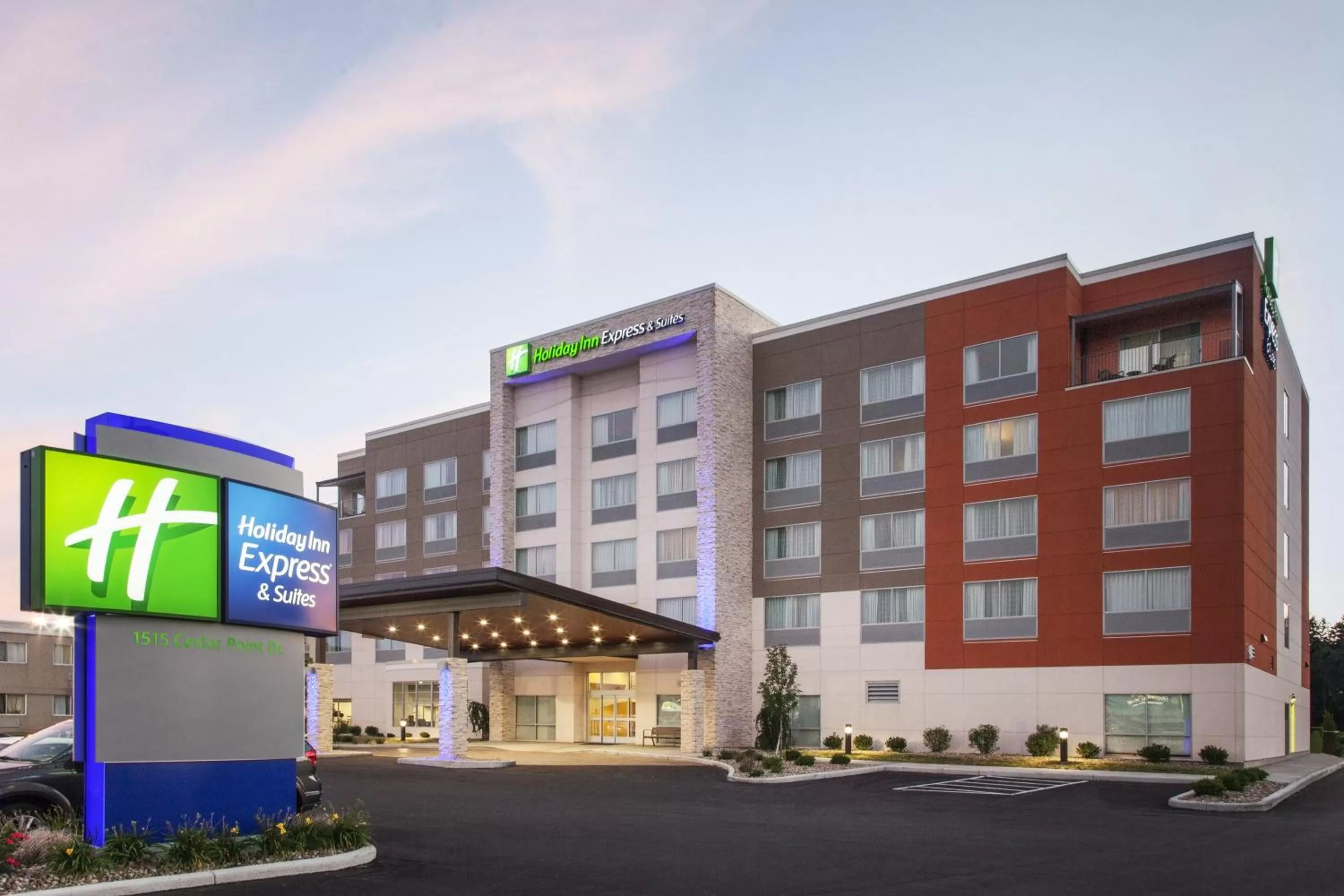 Property building in Holiday Inn Express & Suites Sandusky by IHG