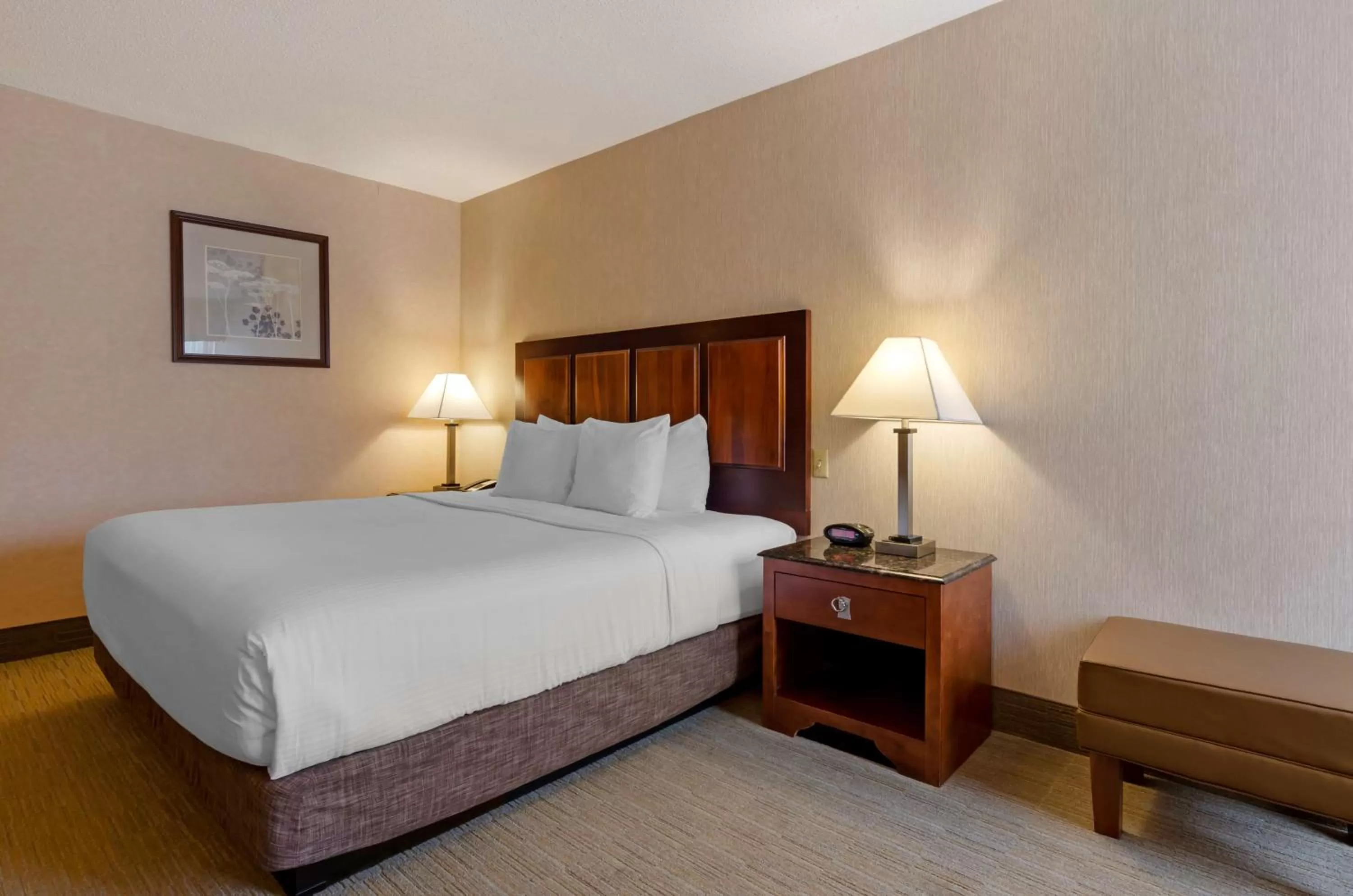 Bedroom, Bed in Staunton Inn