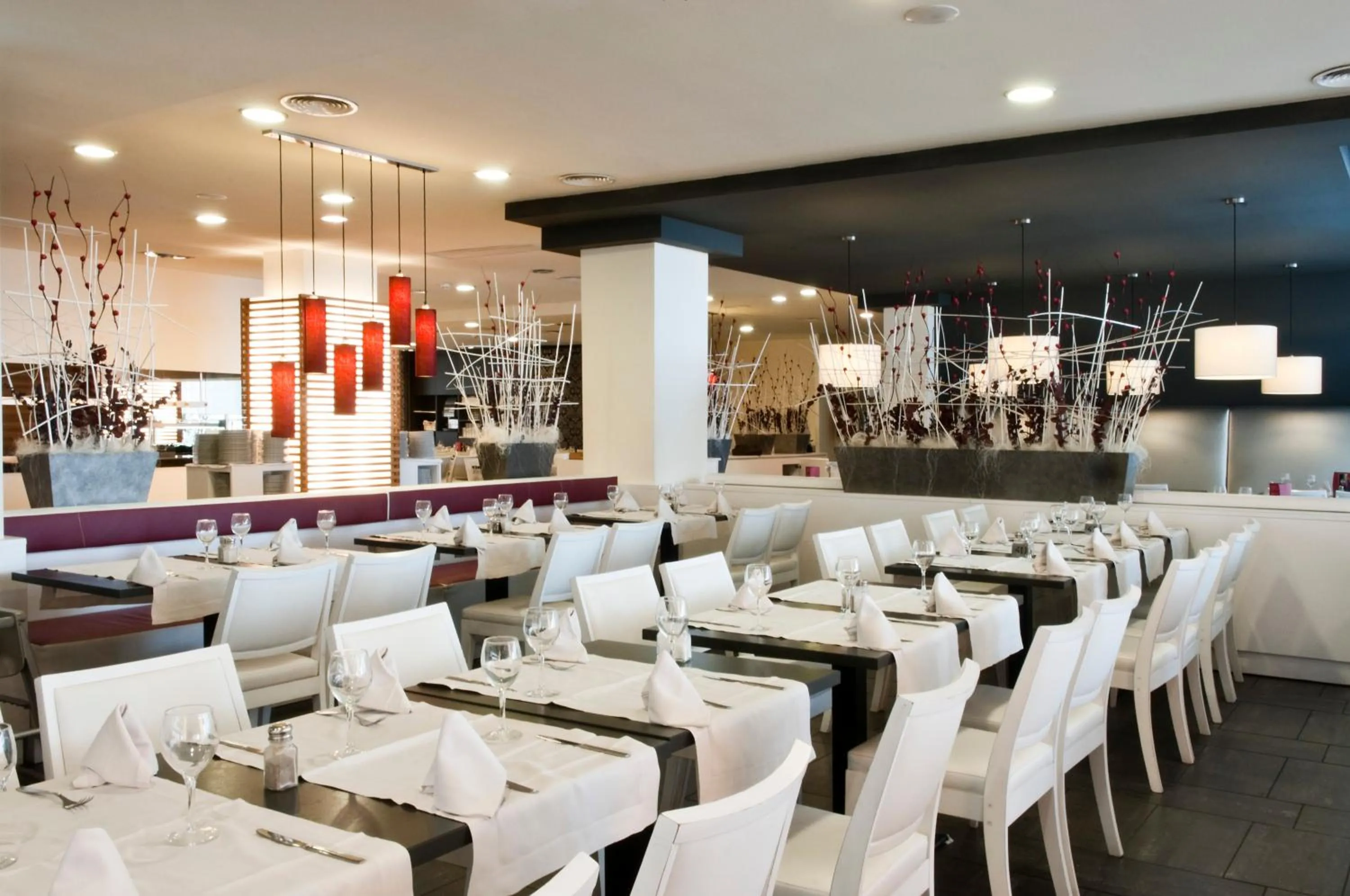 Restaurant/places to eat in Hotel Augustus