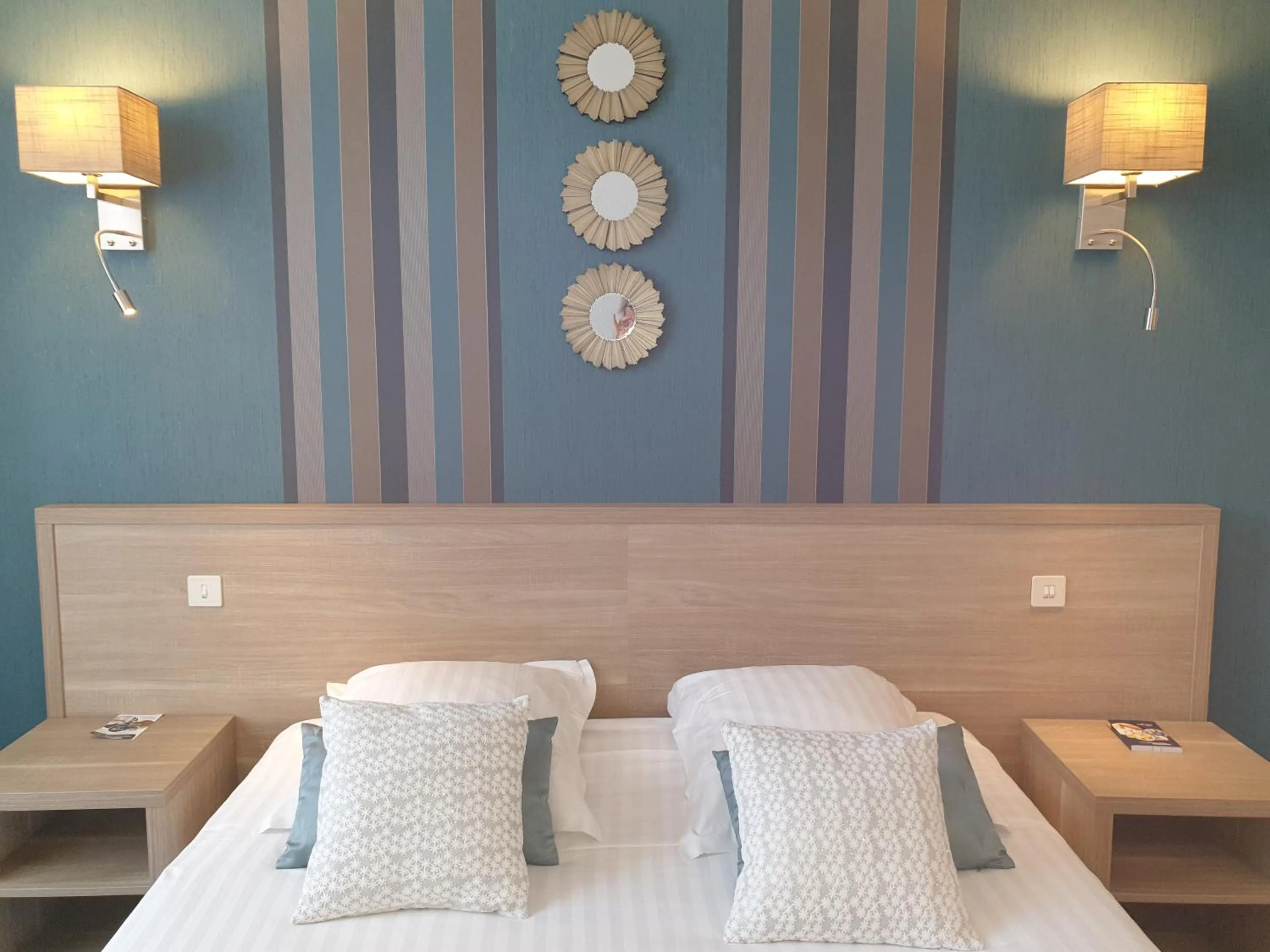 Bed in Hôtel Le Rohan Charme et Caractère