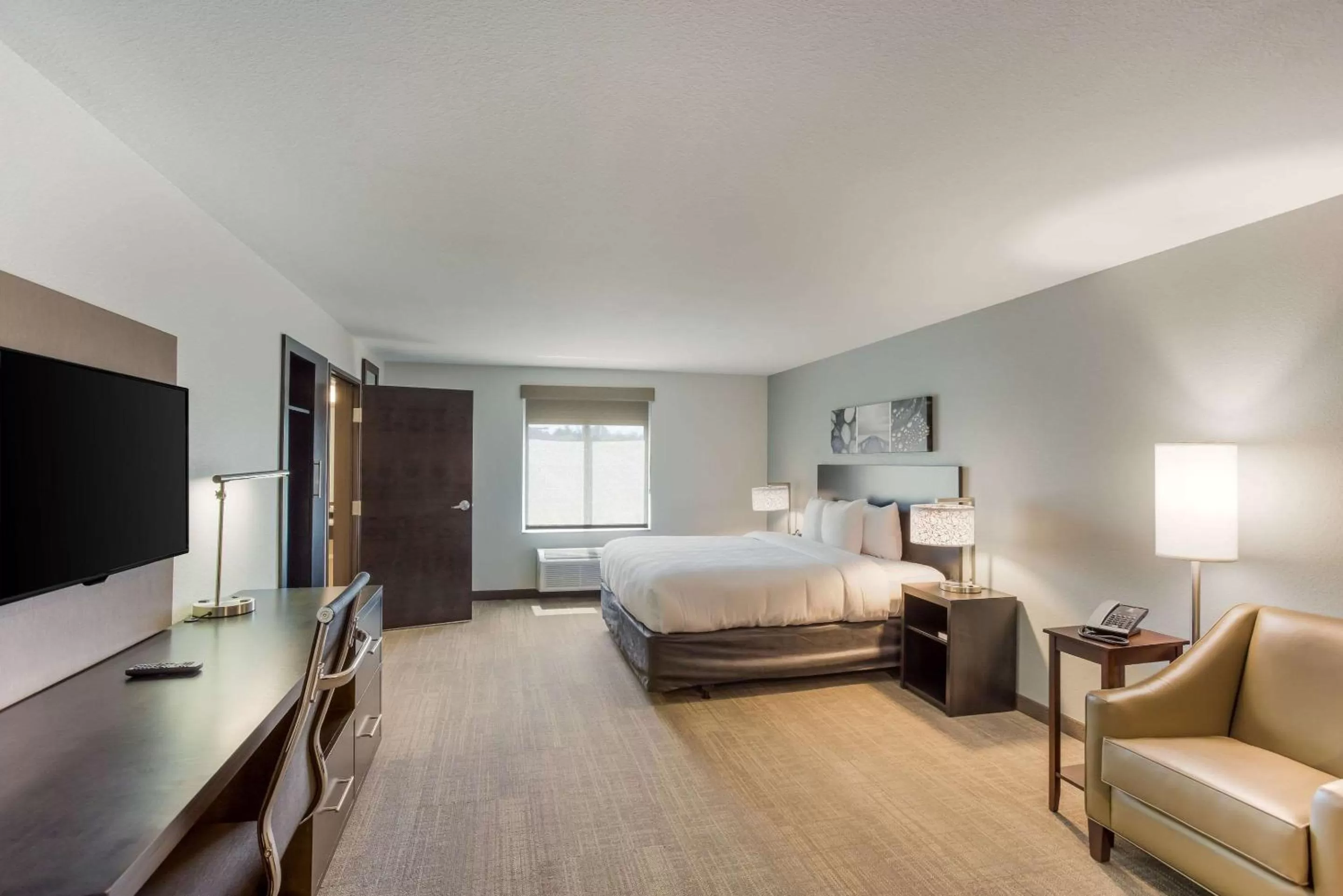 Photo of the whole room, Bed in MainStay Suites Logan Ohio-Hocking Hills