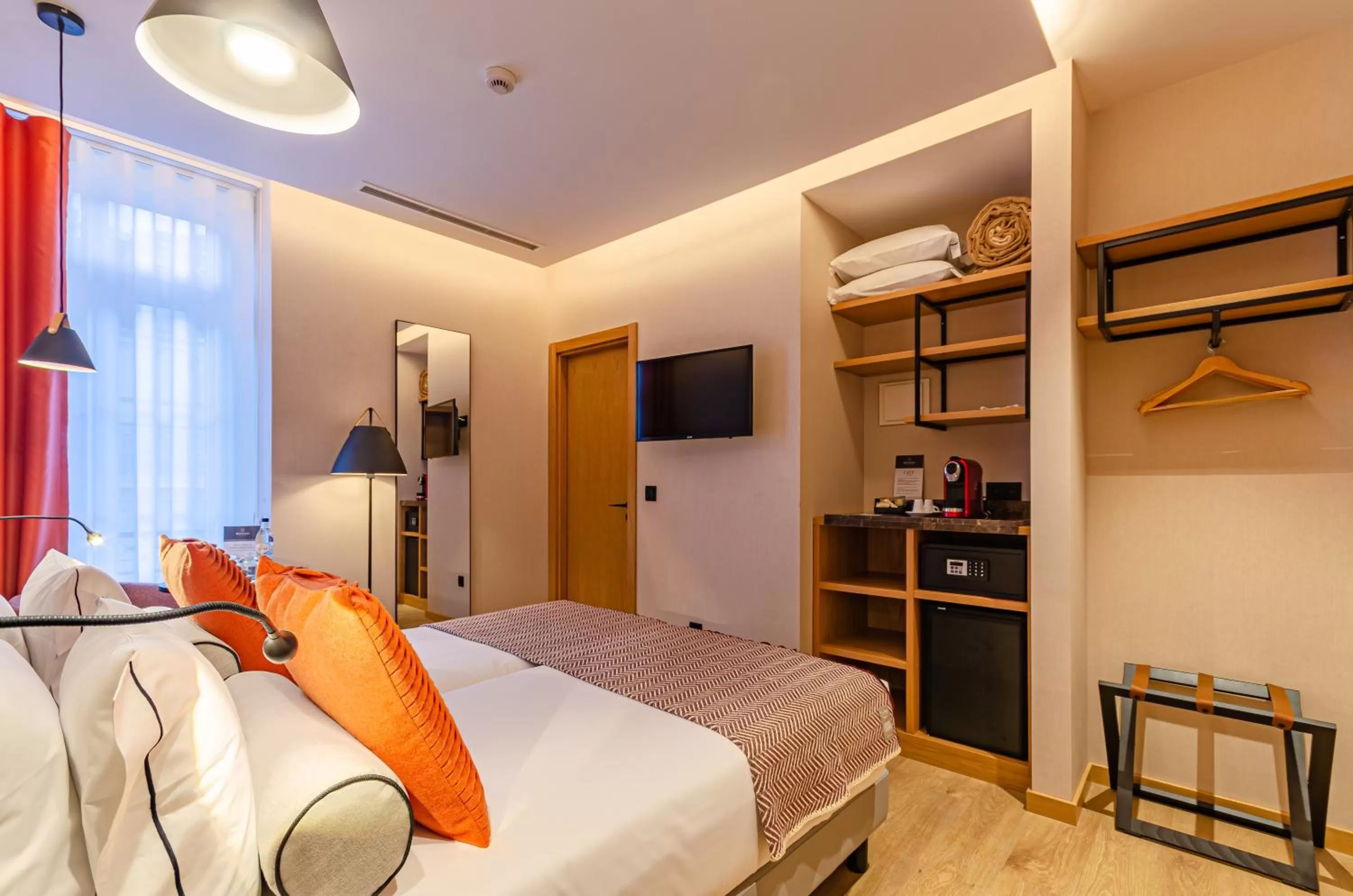 Coffee/tea facilities, Bed in Rossio Plaza Hotel