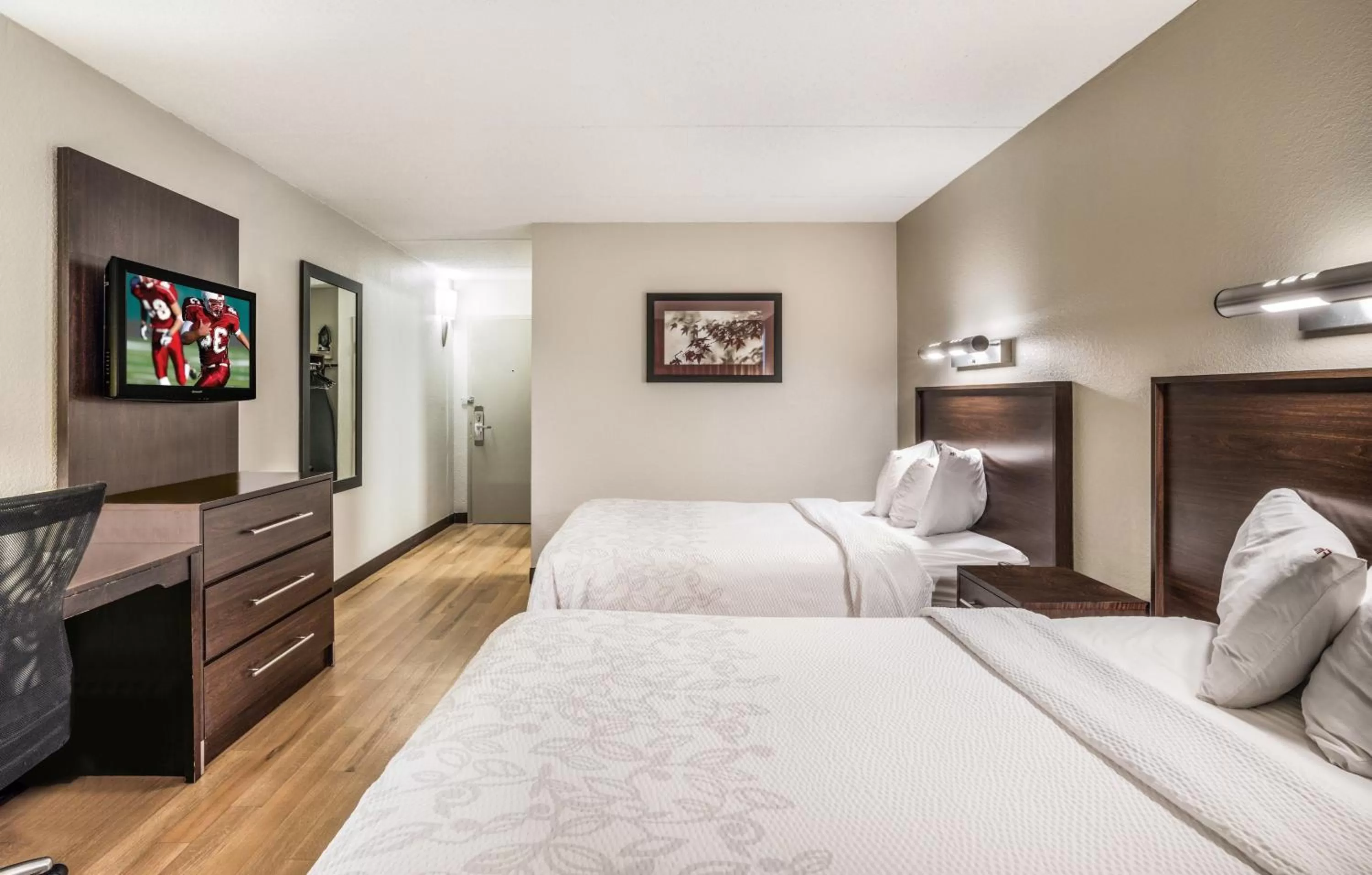 Photo of the whole room, Bed in Red Roof Inn PLUS+ Boston - Woburn/ Burlington