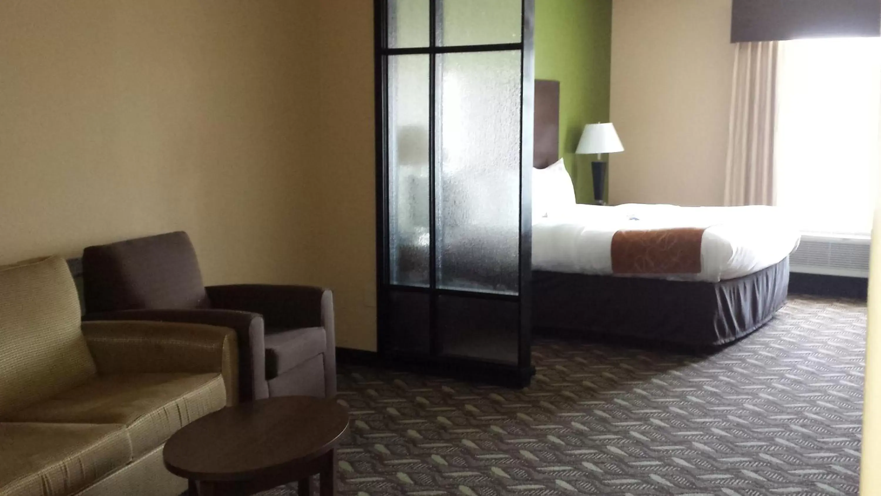 King Suite - Disability Access/Non-Smoking in Baymont by Wyndham Jewett King Suite - Disability Access/Non-Smoking in Baymont by Wyndham Jewett