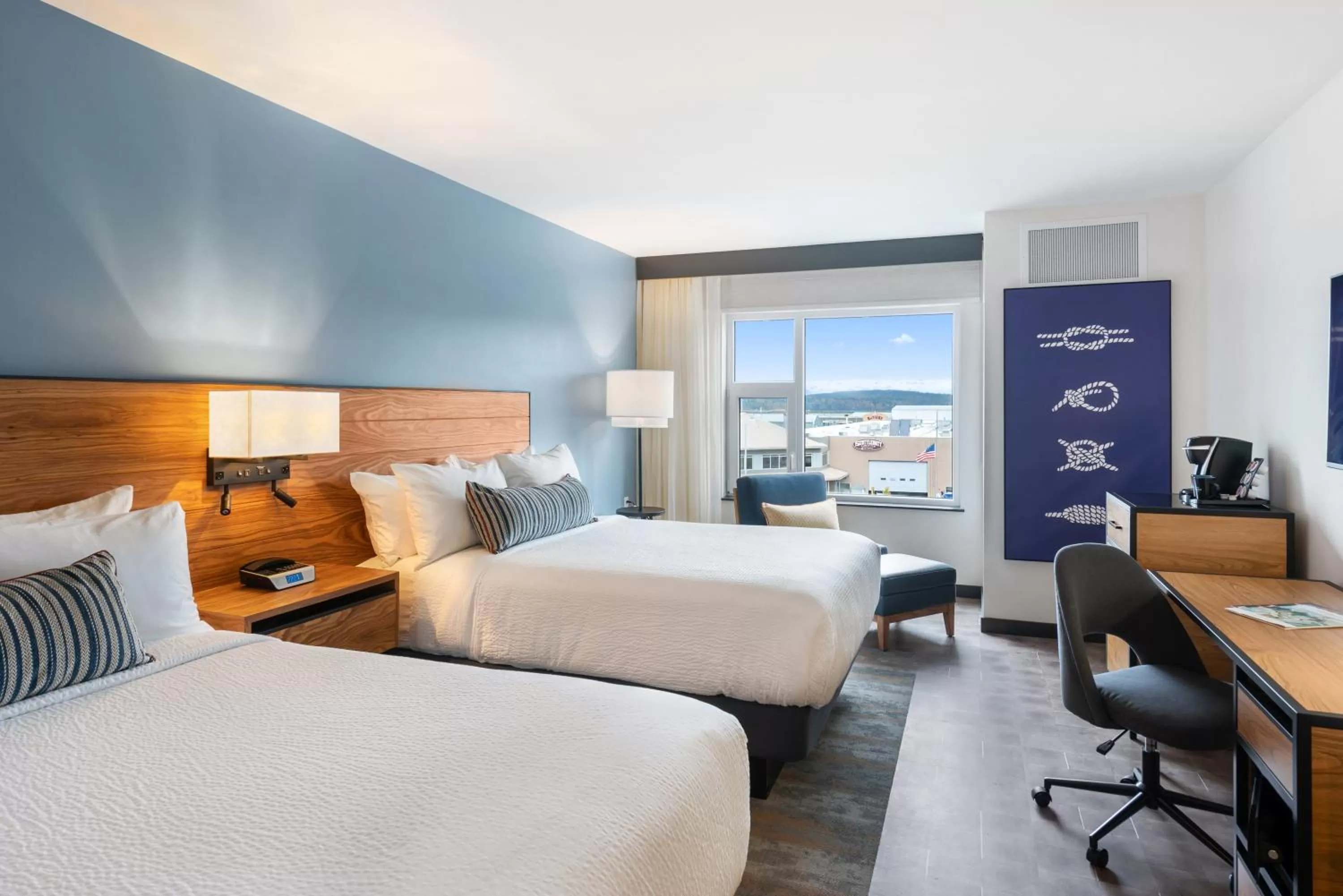 Photo of the whole room, Bed in Hotel Indigo Seattle Everett Waterfront Place by IHG