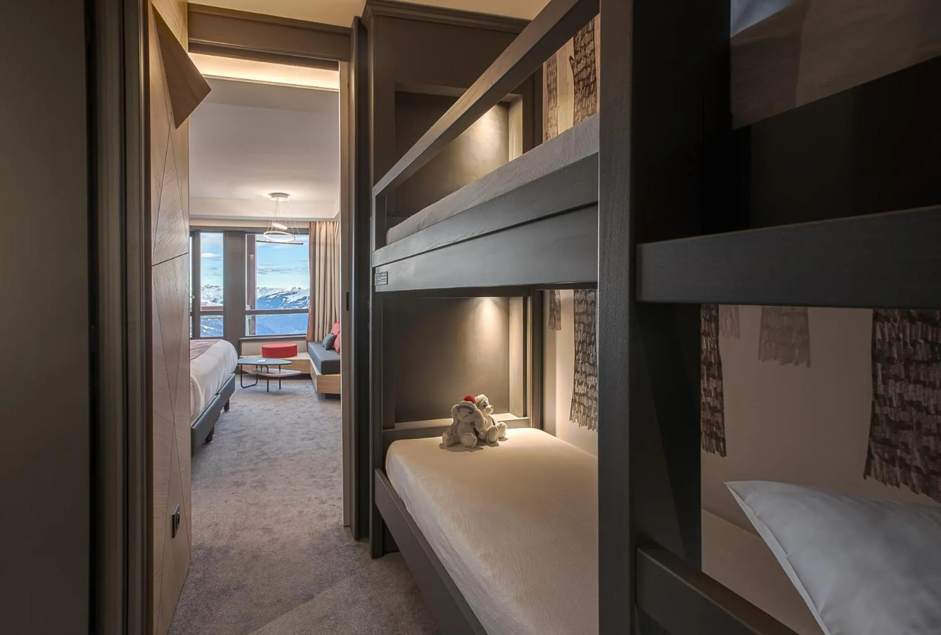 Bedroom, Bed in Altezza - Arc 1800 Hotel & Spa - ex Mercure