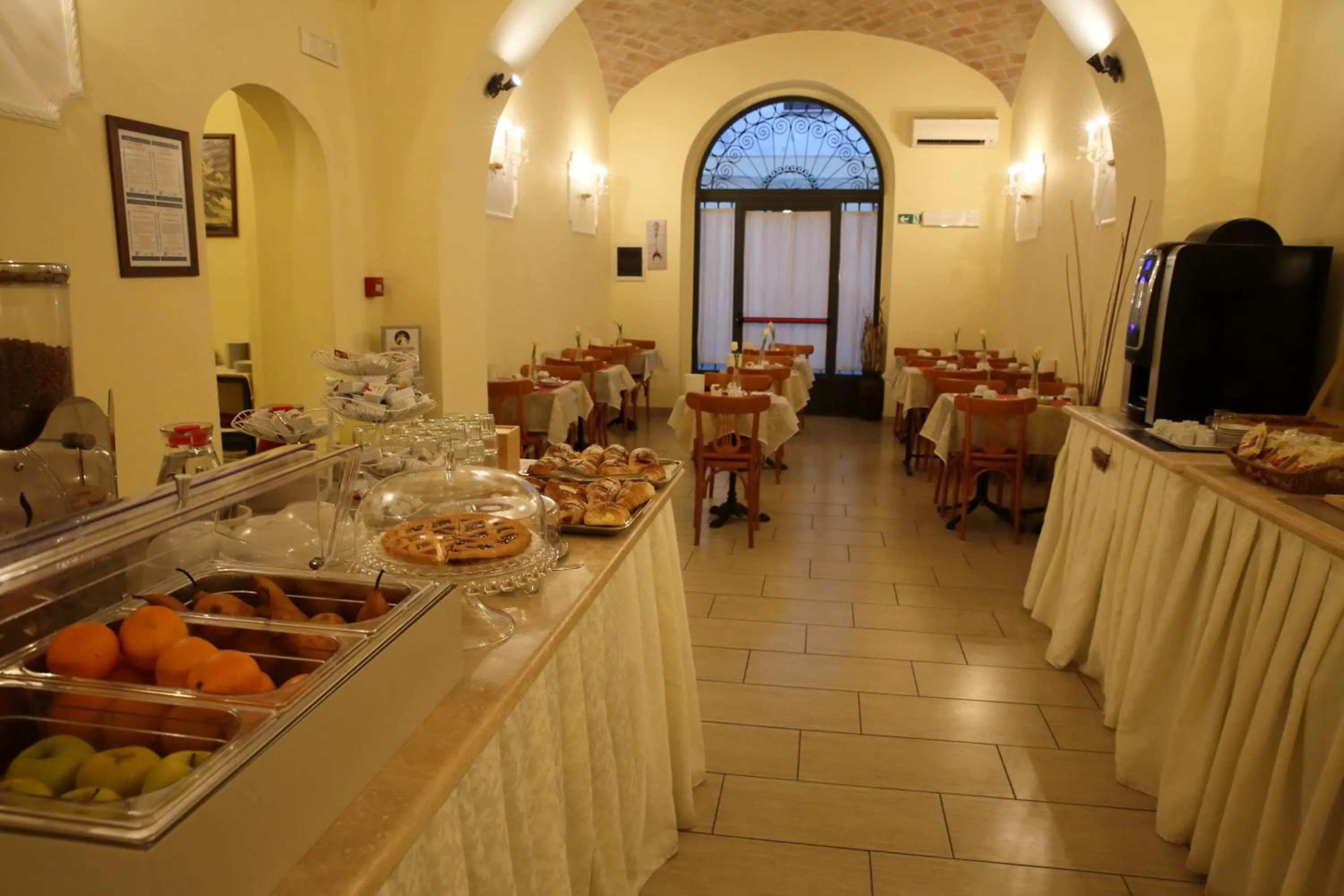 Breakfast in Hotel RomAntica