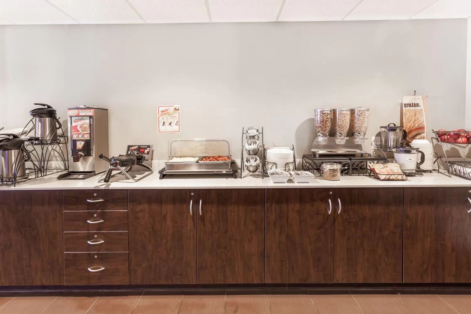 Continental breakfast in Microtel Inn & Suites by Wyndham - Timmins