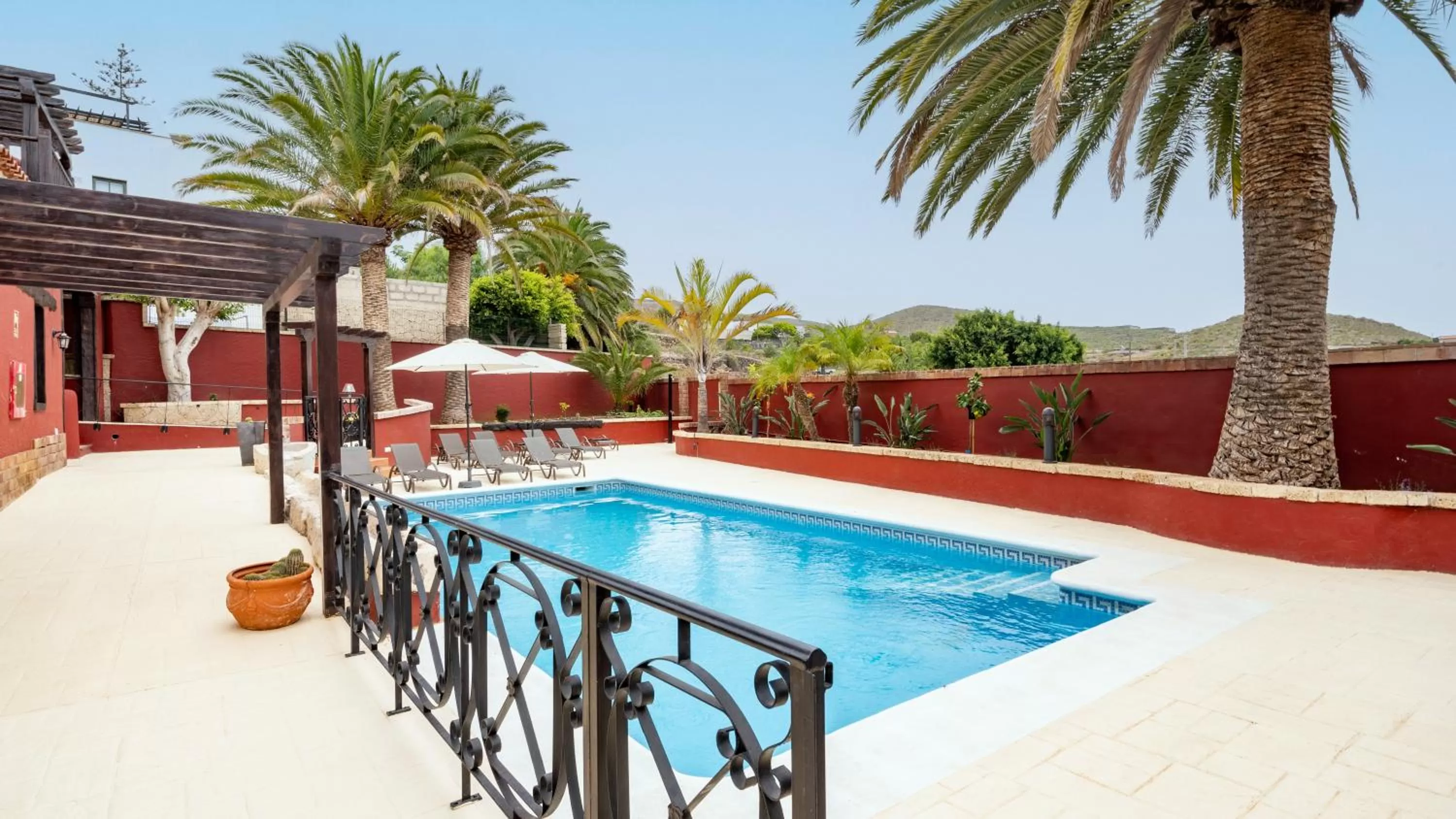 Pool view in Hotel Ecolife Tenerife