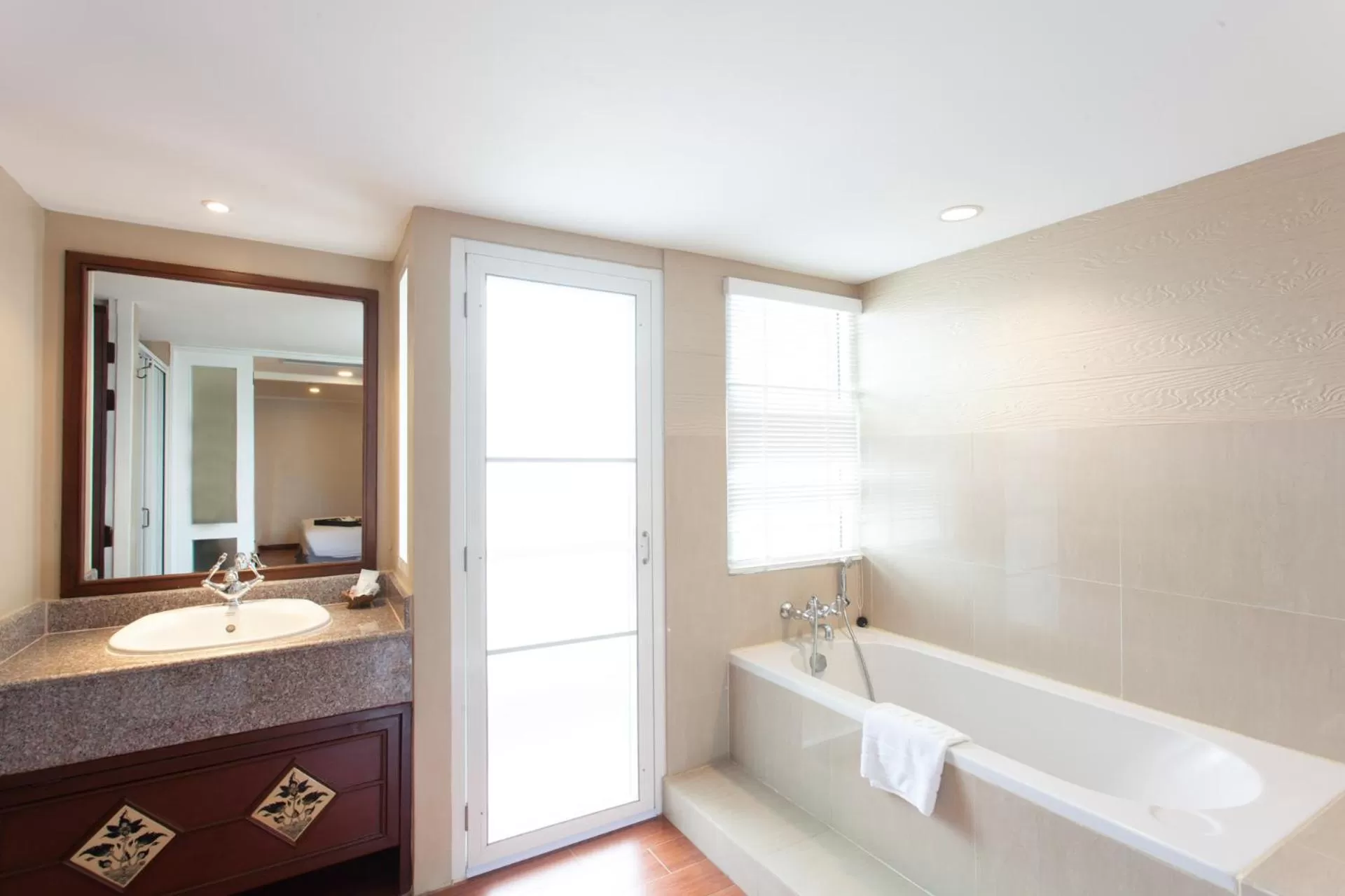 Bathroom in Viangbua Mansion