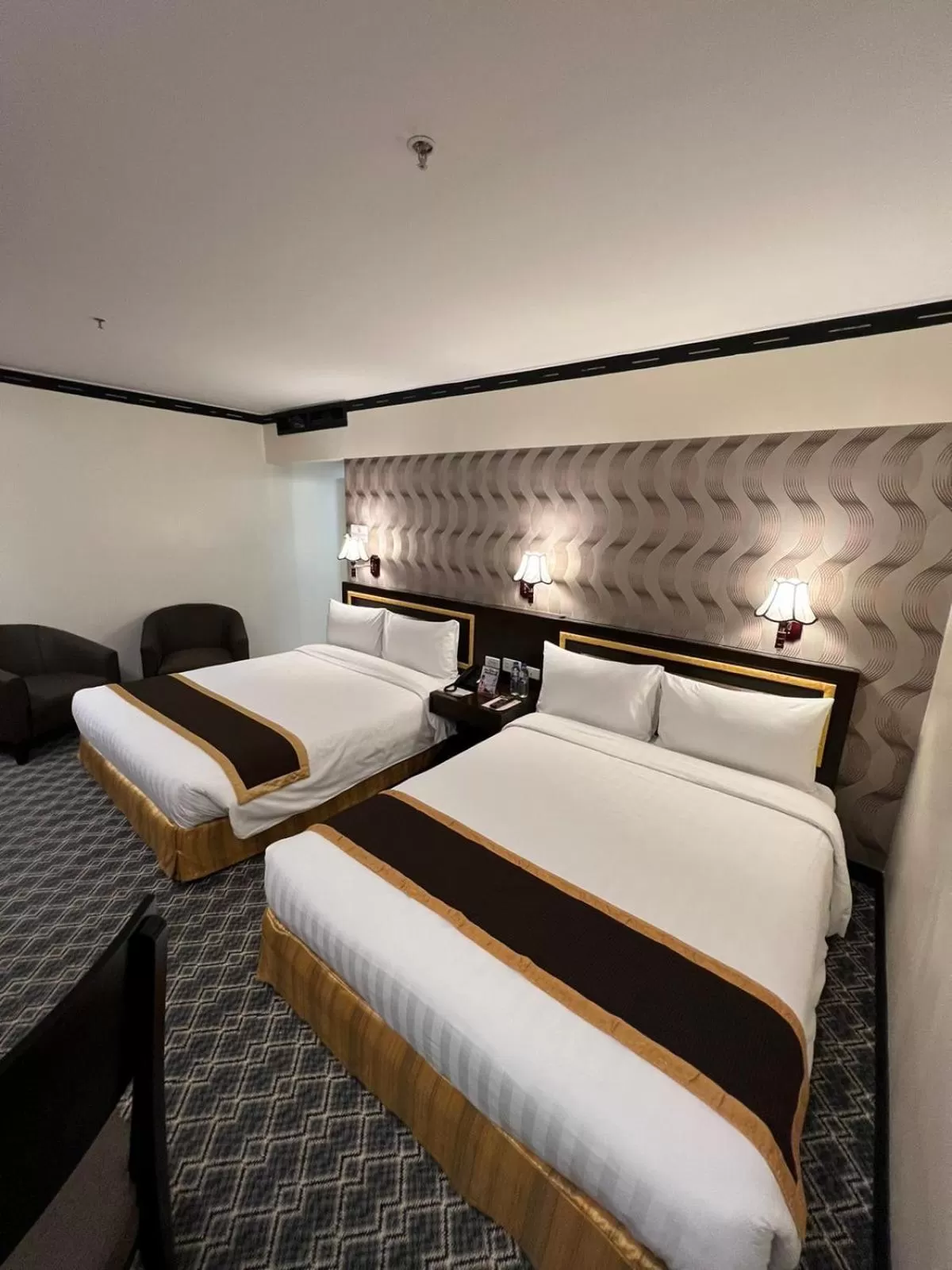 Bed in Bayview Park Hotel Manila