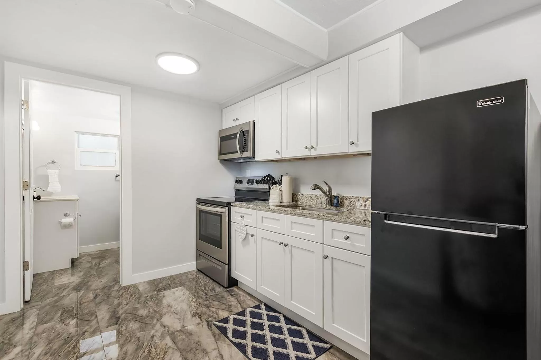 Kitchen or kitchenette in Matlacha on Shoreview