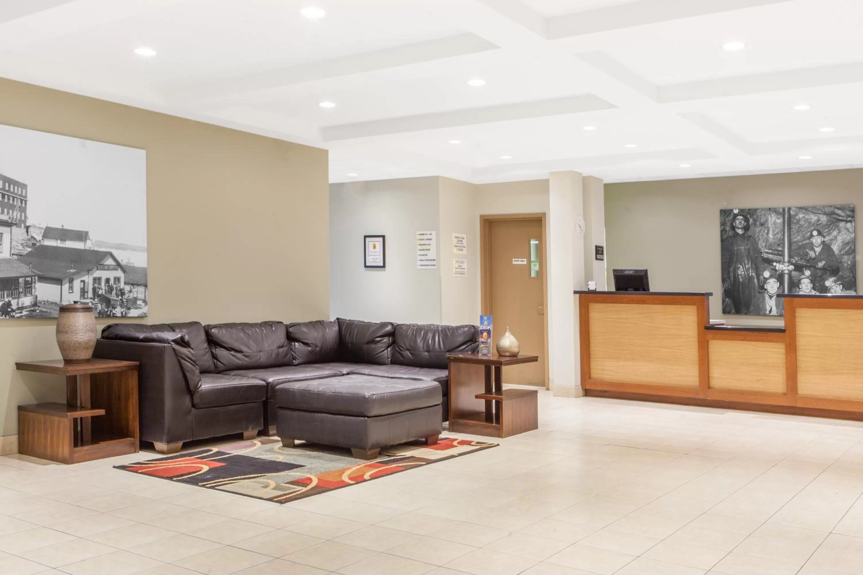 Lobby or reception in Super 8 by Wyndham Red Lake ON