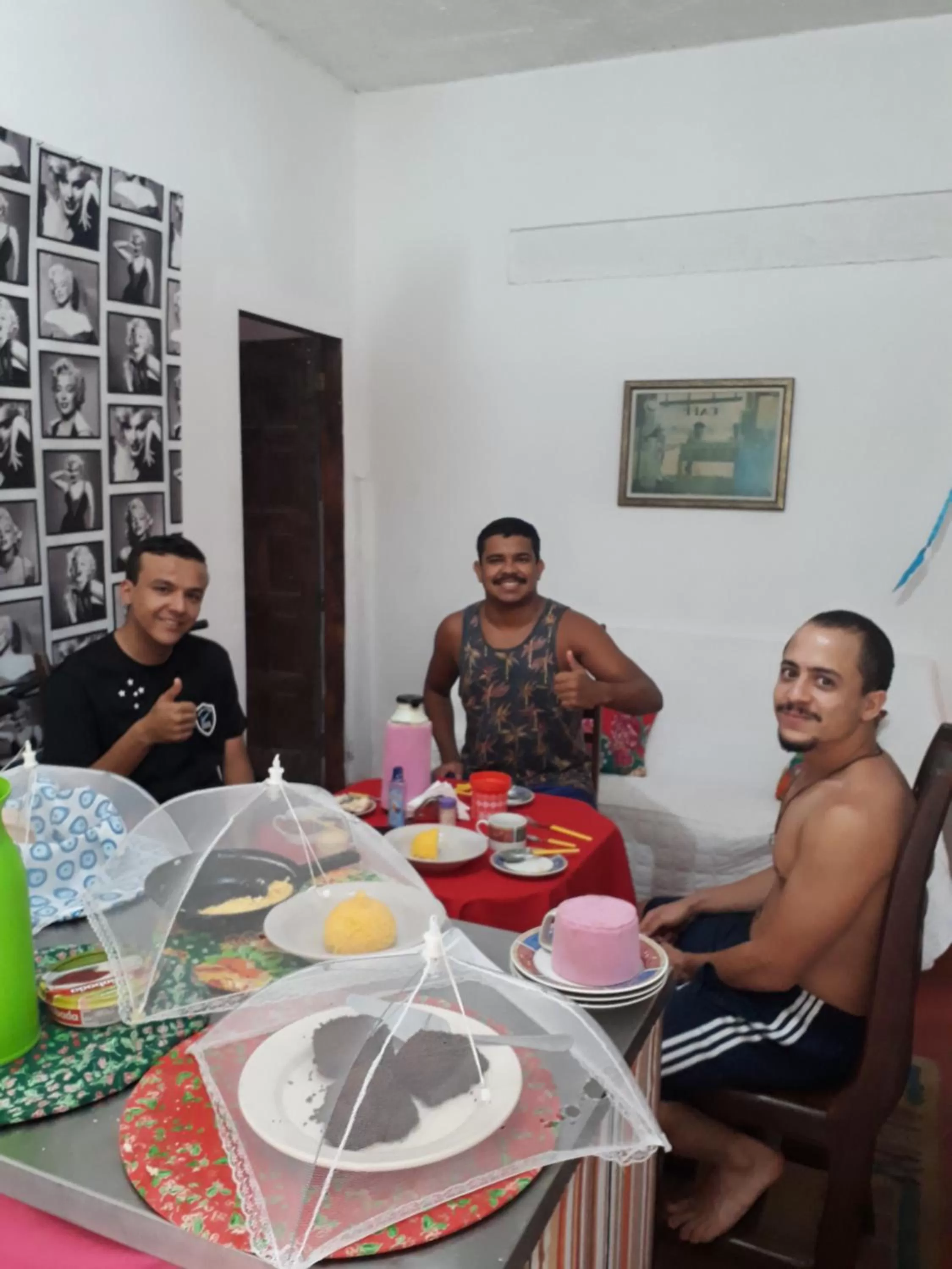 group of guests in Perto Do Aeroporto De Salvador - Dona Pitanga Hostel