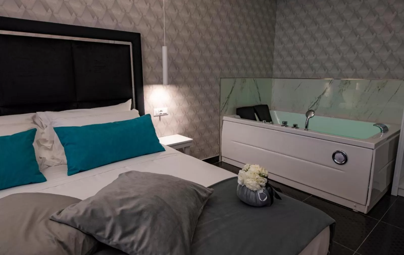 Hot Tub, Bed in Sole Luxury Bed and Breakfast