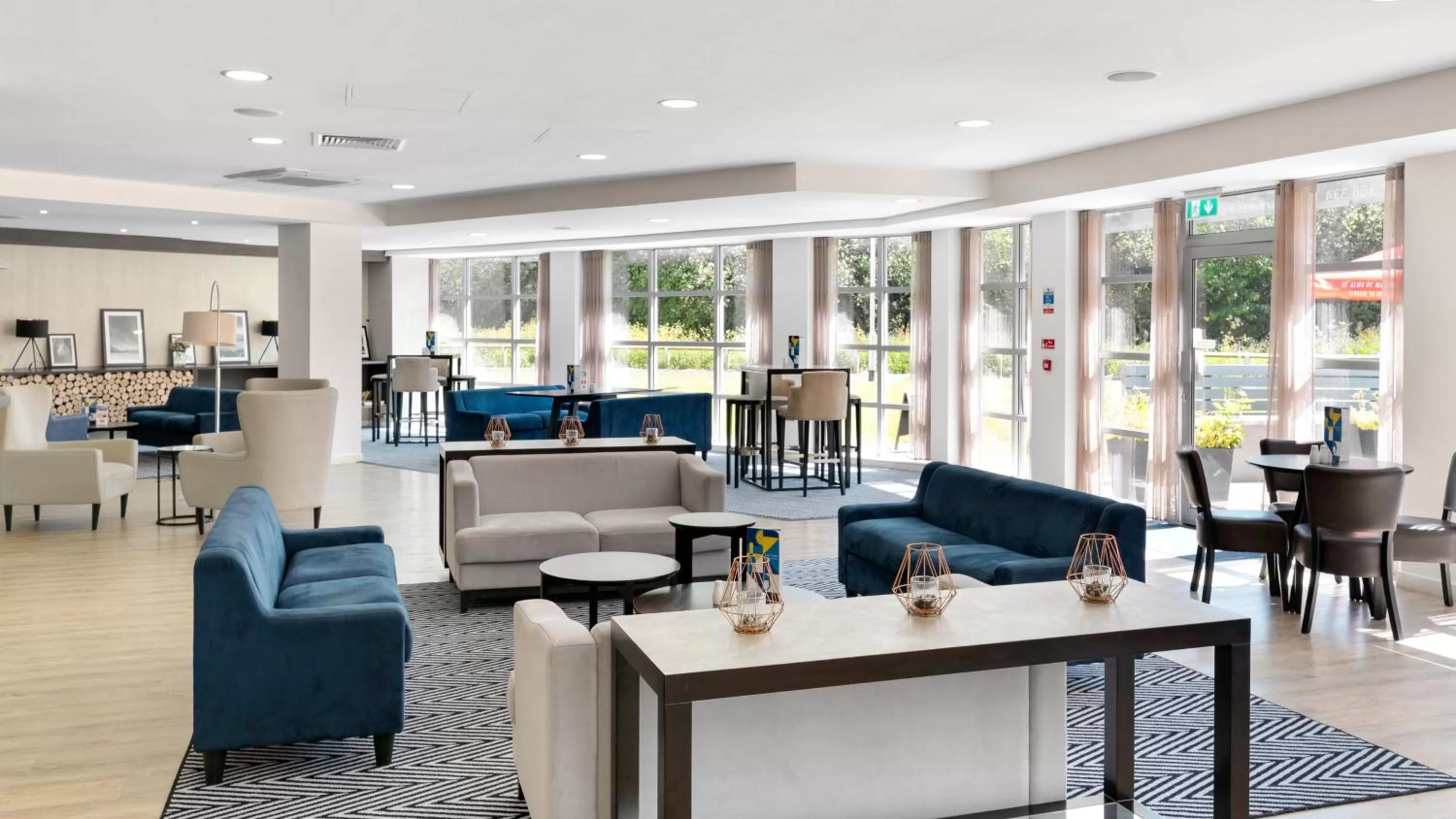Lounge or bar in Holiday Inn Express Leigh - Sports Village by IHG