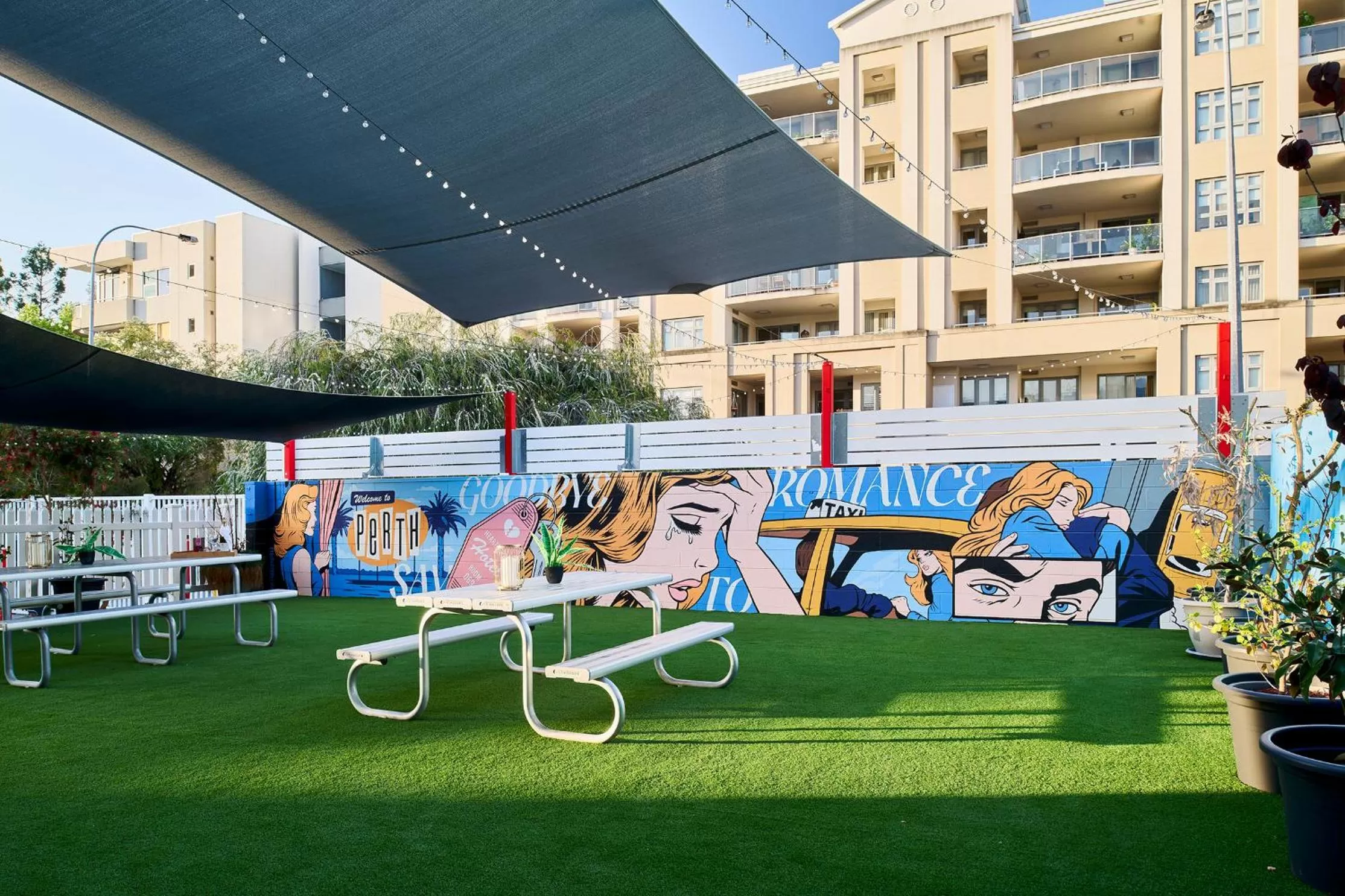 Day in Baileys Parkside Motel by VetroBlu