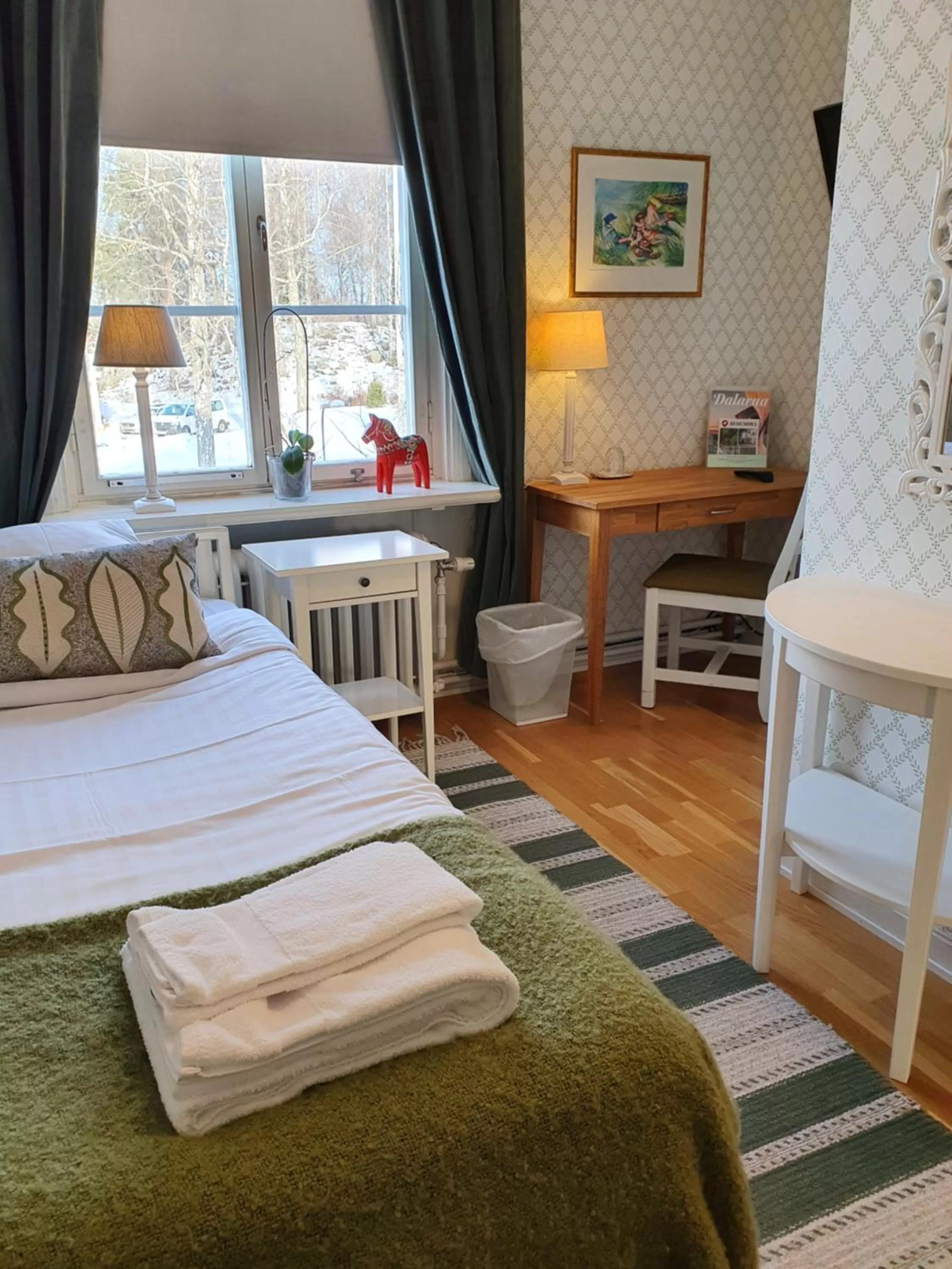 Property building, Bed in Långshyttans Brukshotell