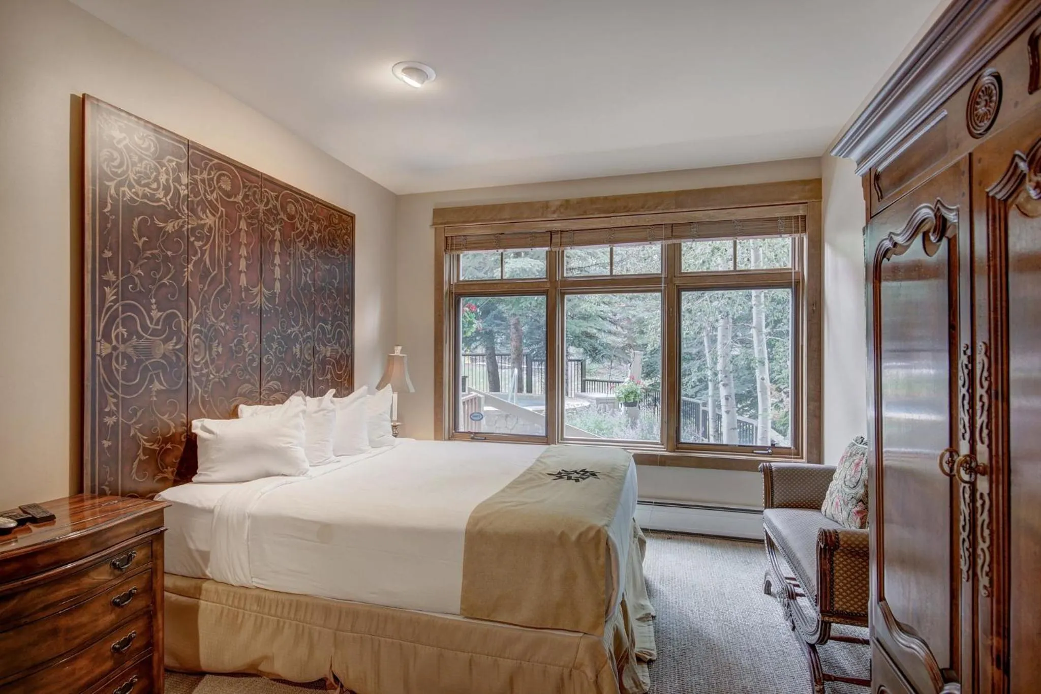 Photo of the whole room, Bed in Timbers & Lone Eagle by Keystone Resort