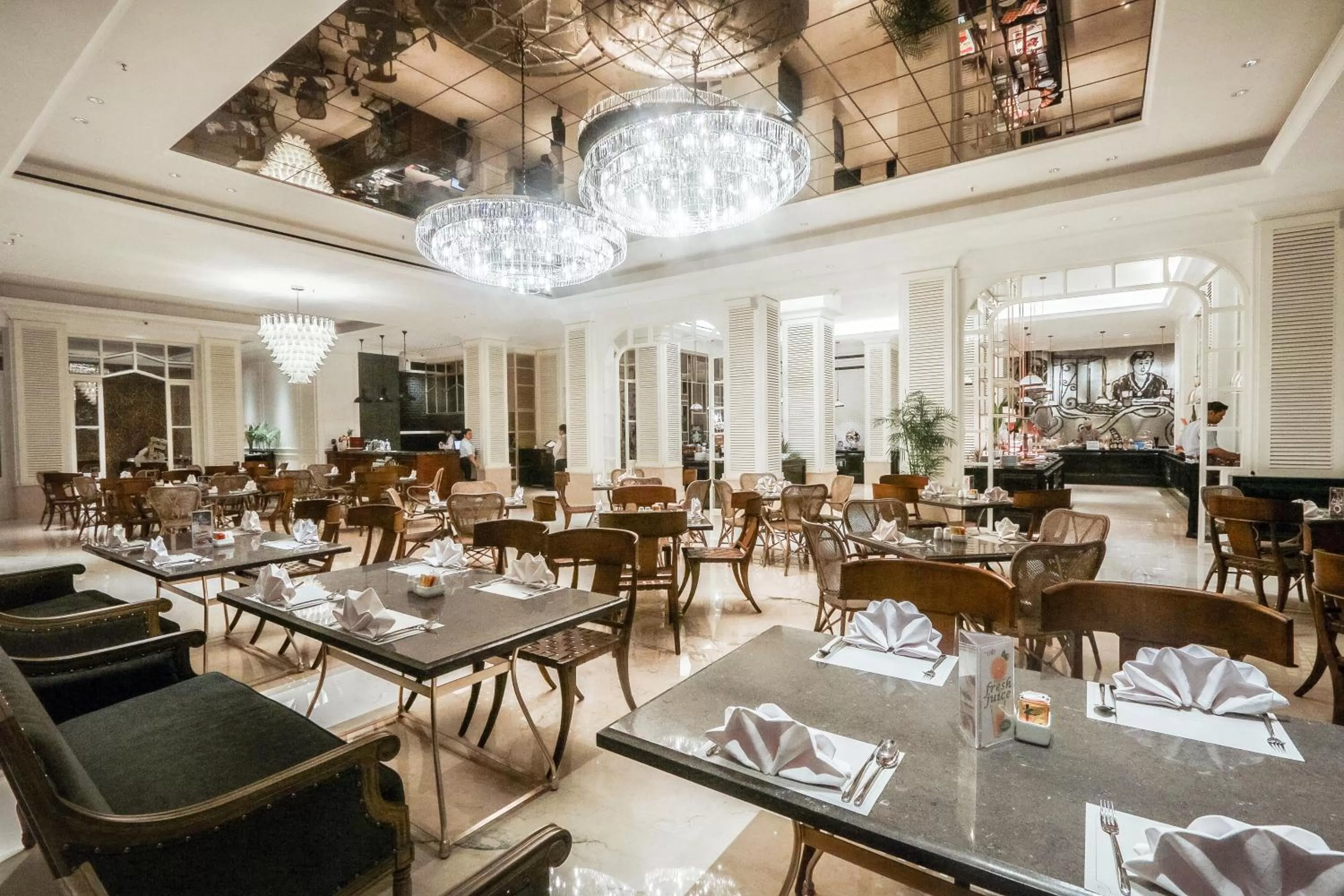 Restaurant/places to eat in Java Paragon Hotel & Residences