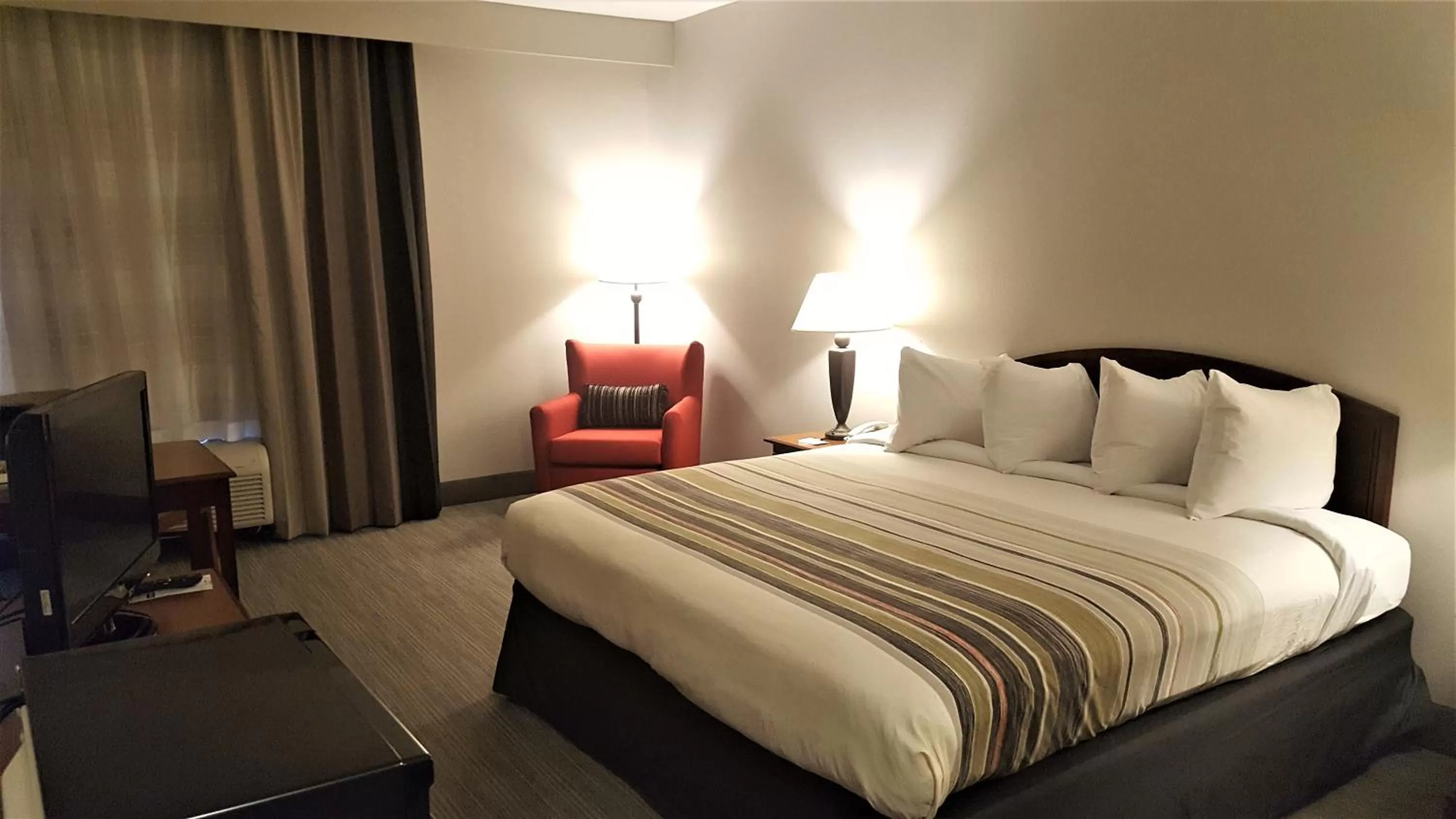 Bedroom, Bed in Country Inn & Suites by Radisson, Bryant Little Rock , AR