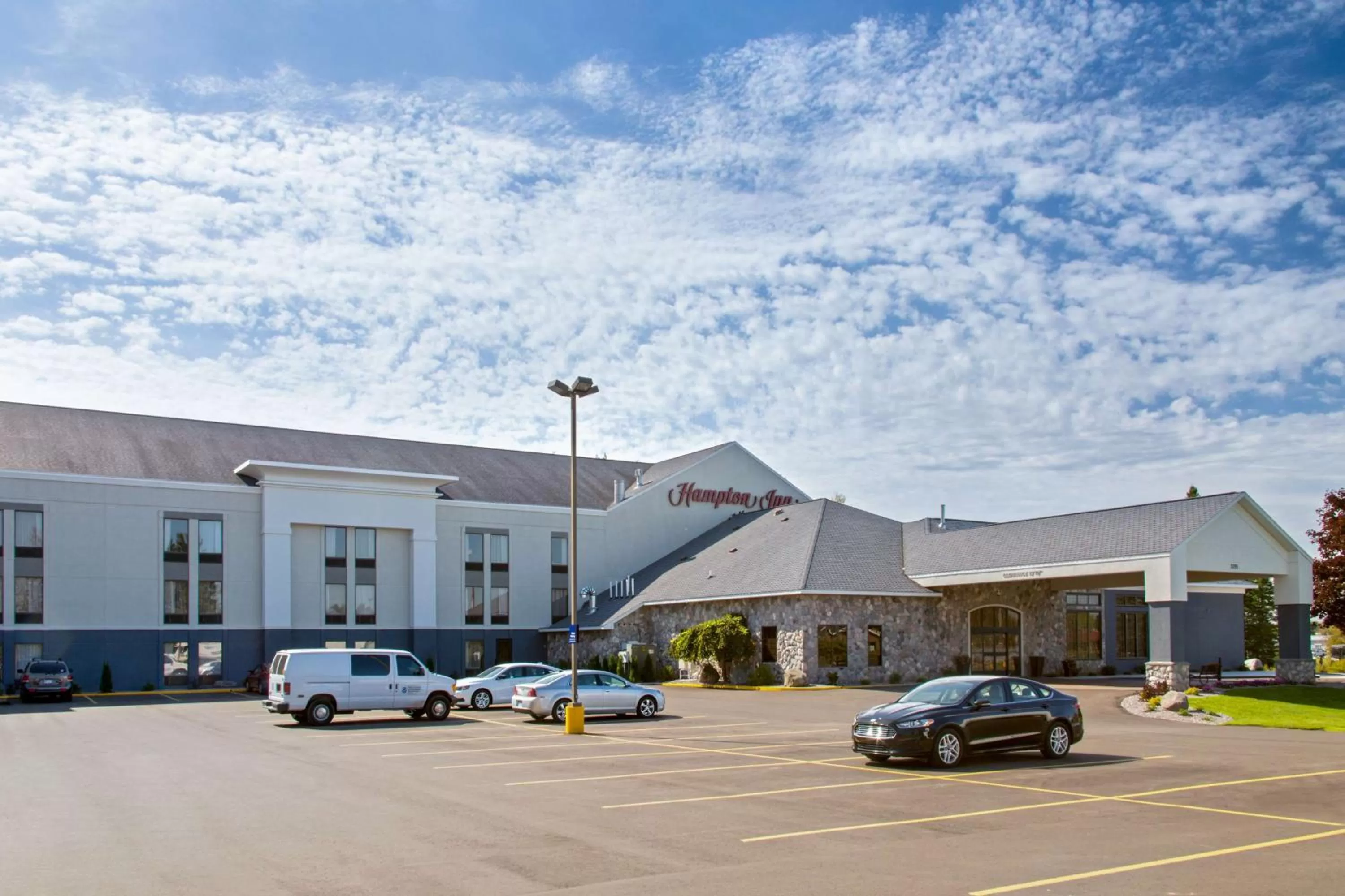 Property building in Hampton Inn Sault Ste Marie, MI