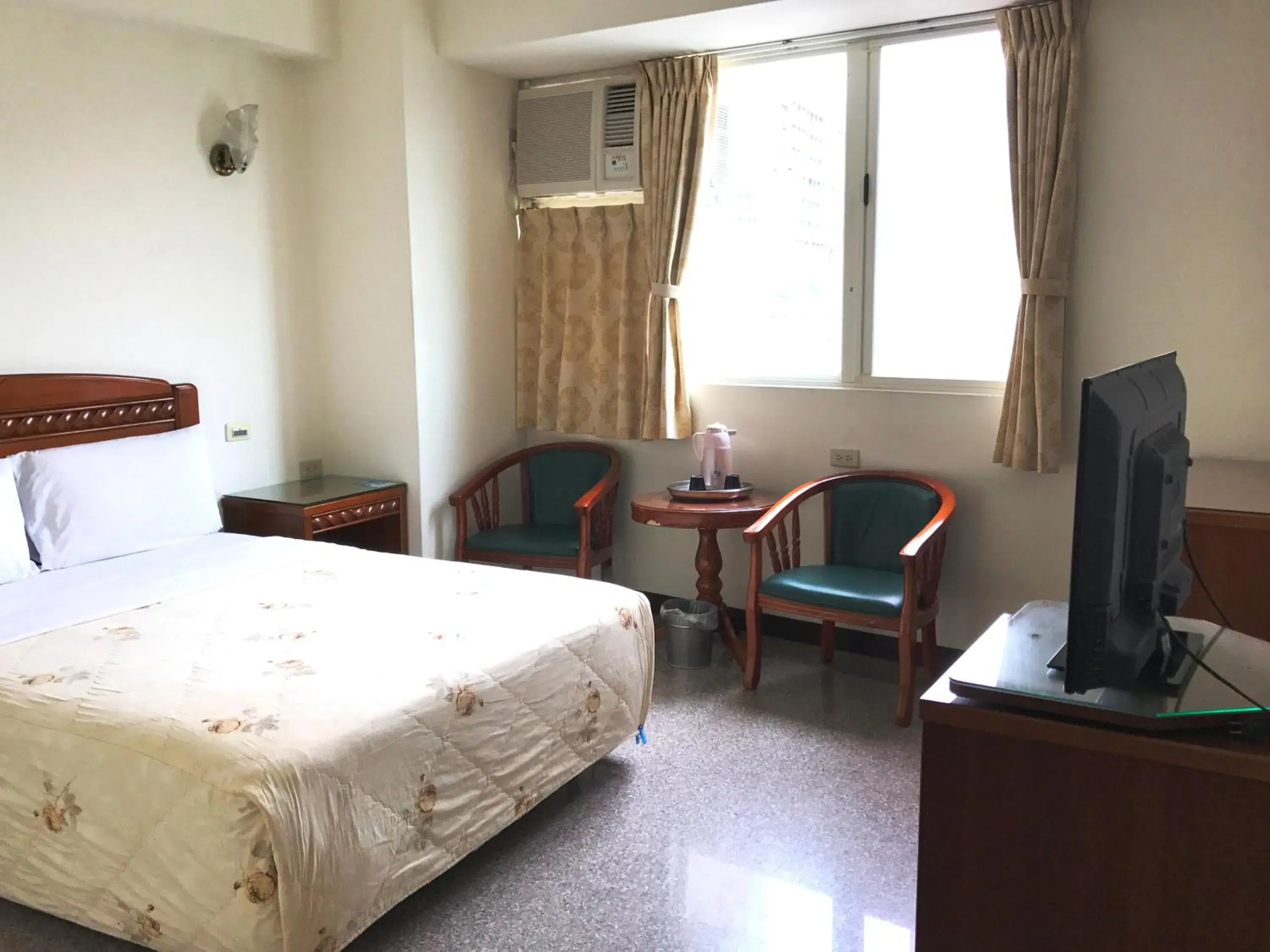 Business Double Room in Chantai Hotel Business Double Room in Chantai Hotel