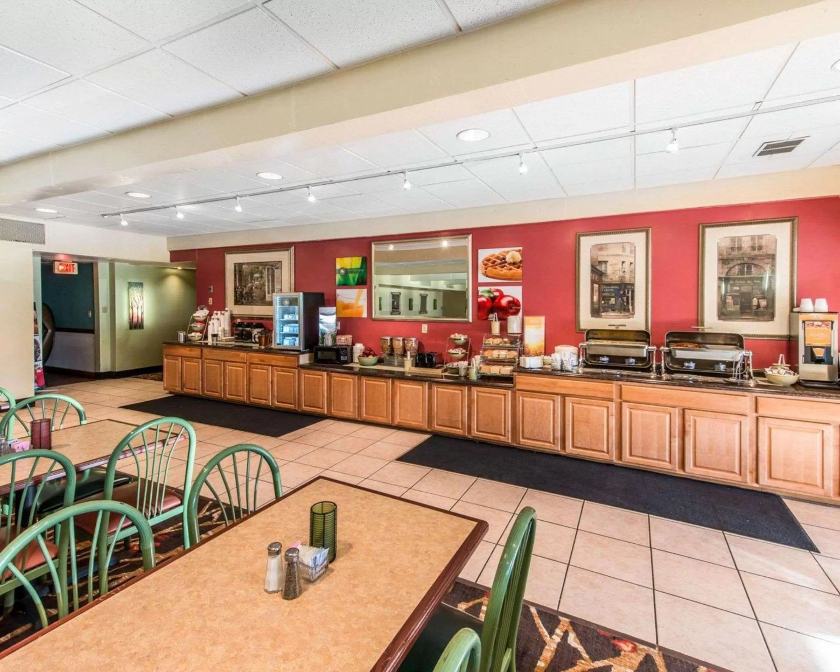 Restaurant/places to eat in Quality Inn & Suites Erie near Casino