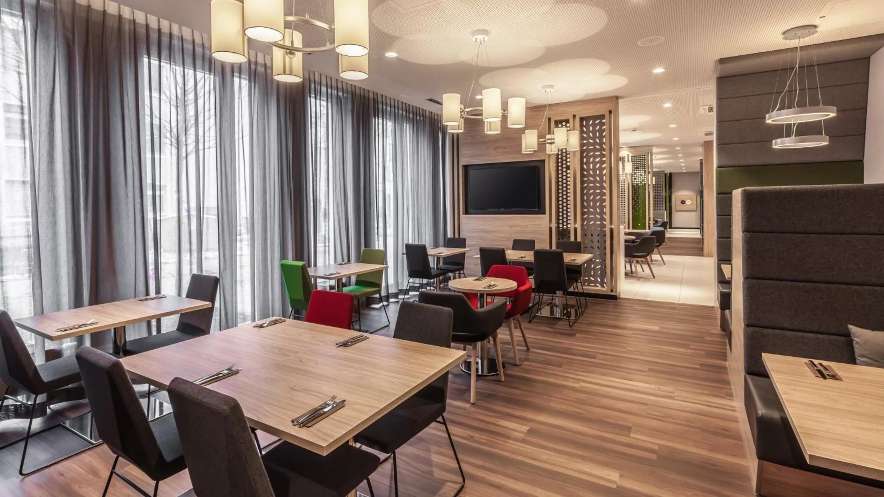 Restaurant/places to eat in Holiday Inn Express Munich - City East by IHG