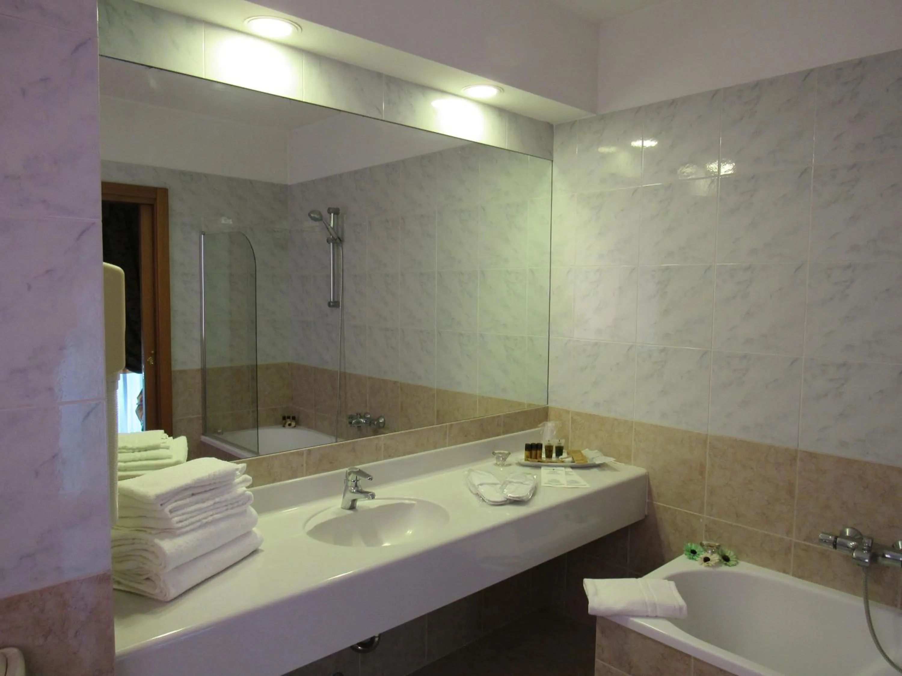 Shower in Green Hotel