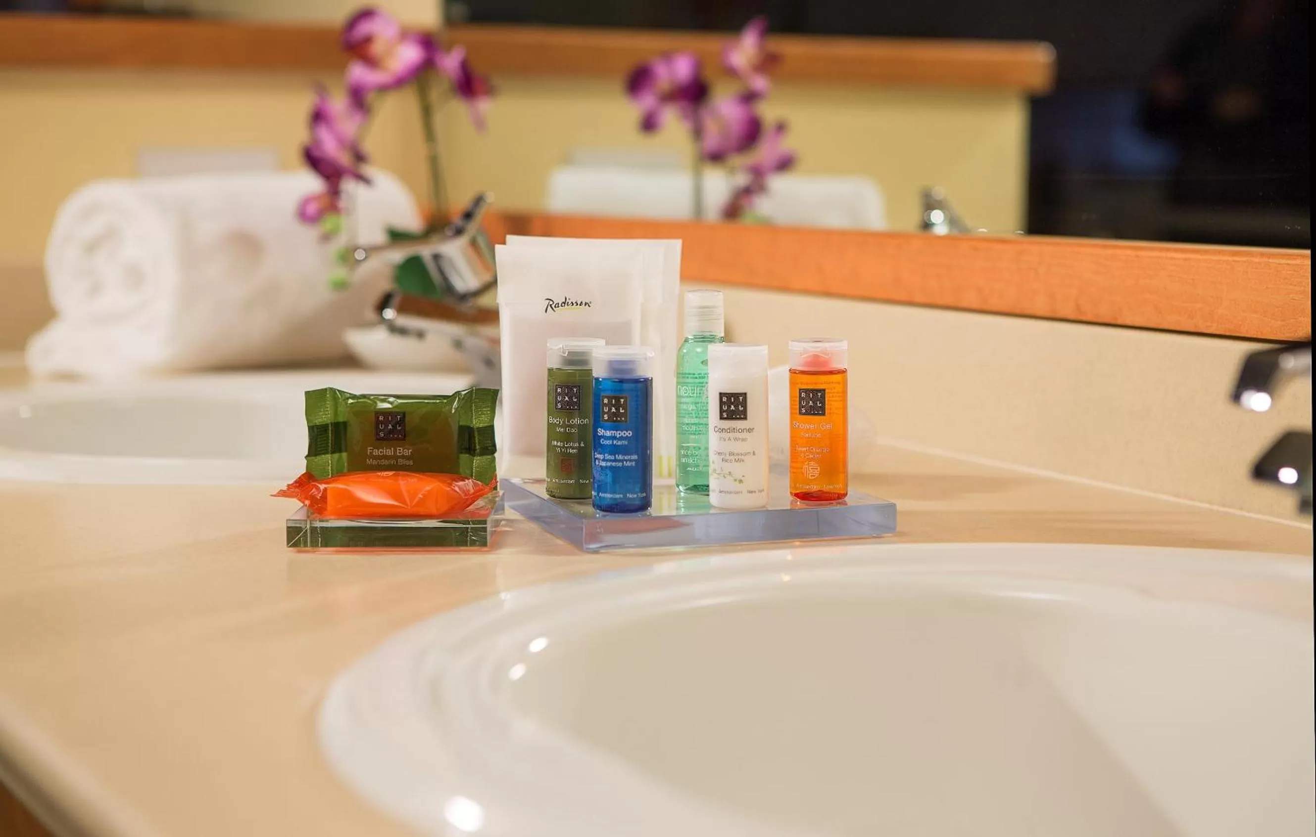 Bathroom in Radisson Hotel Portland Airport