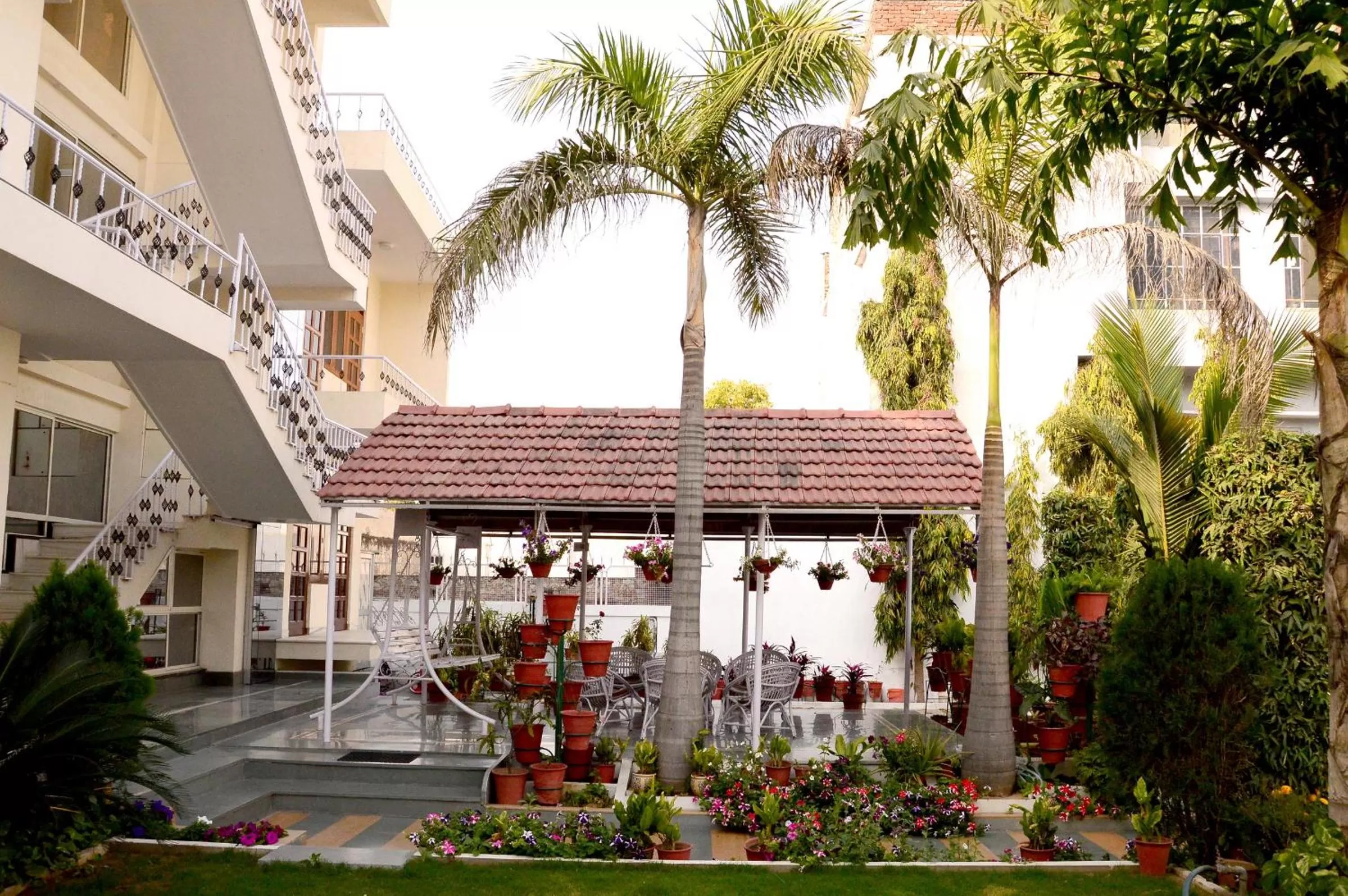 Garden in Hotel Sukhvilas