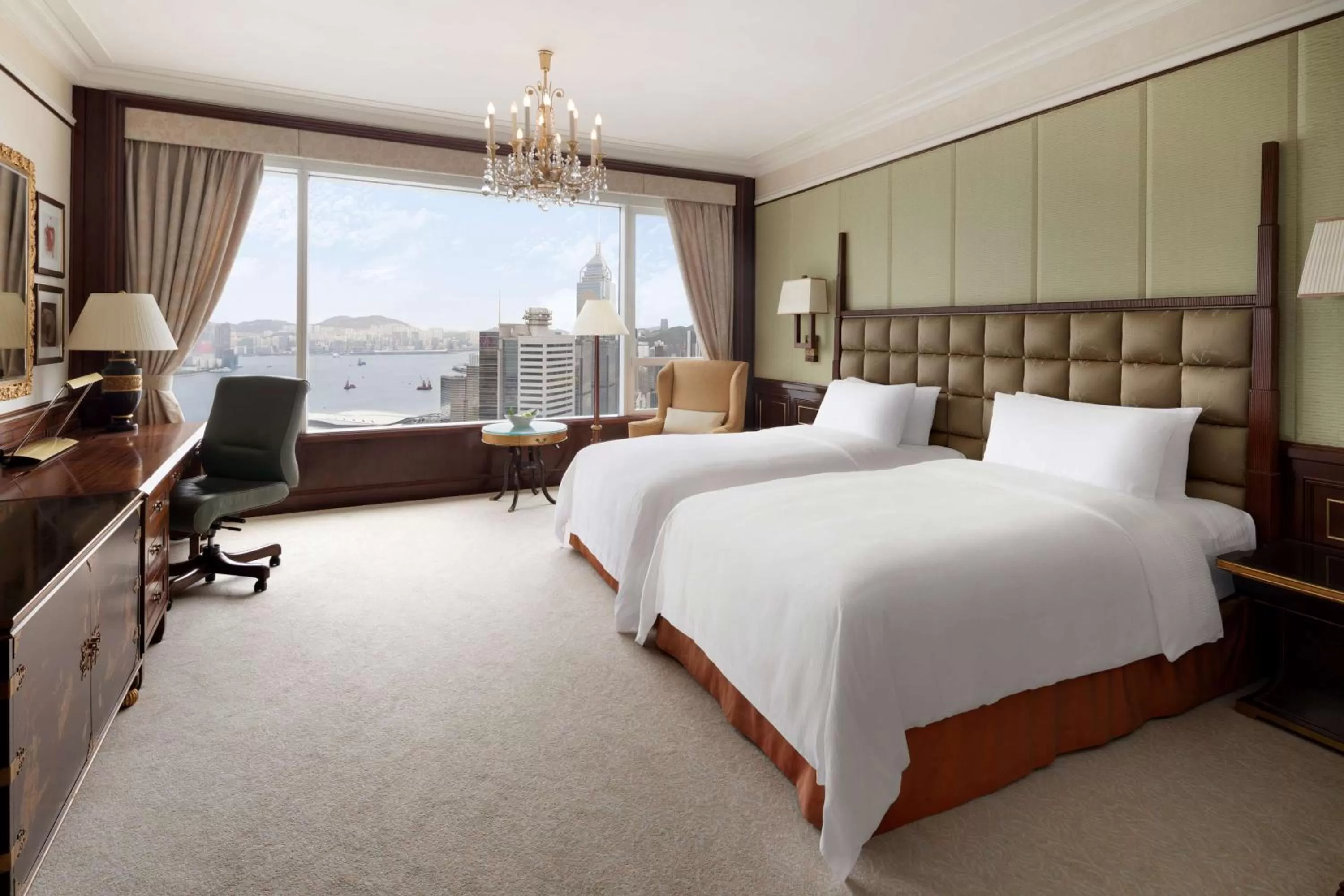 Photo of the whole room, Bed in Island Shangri-La, Hong Kong