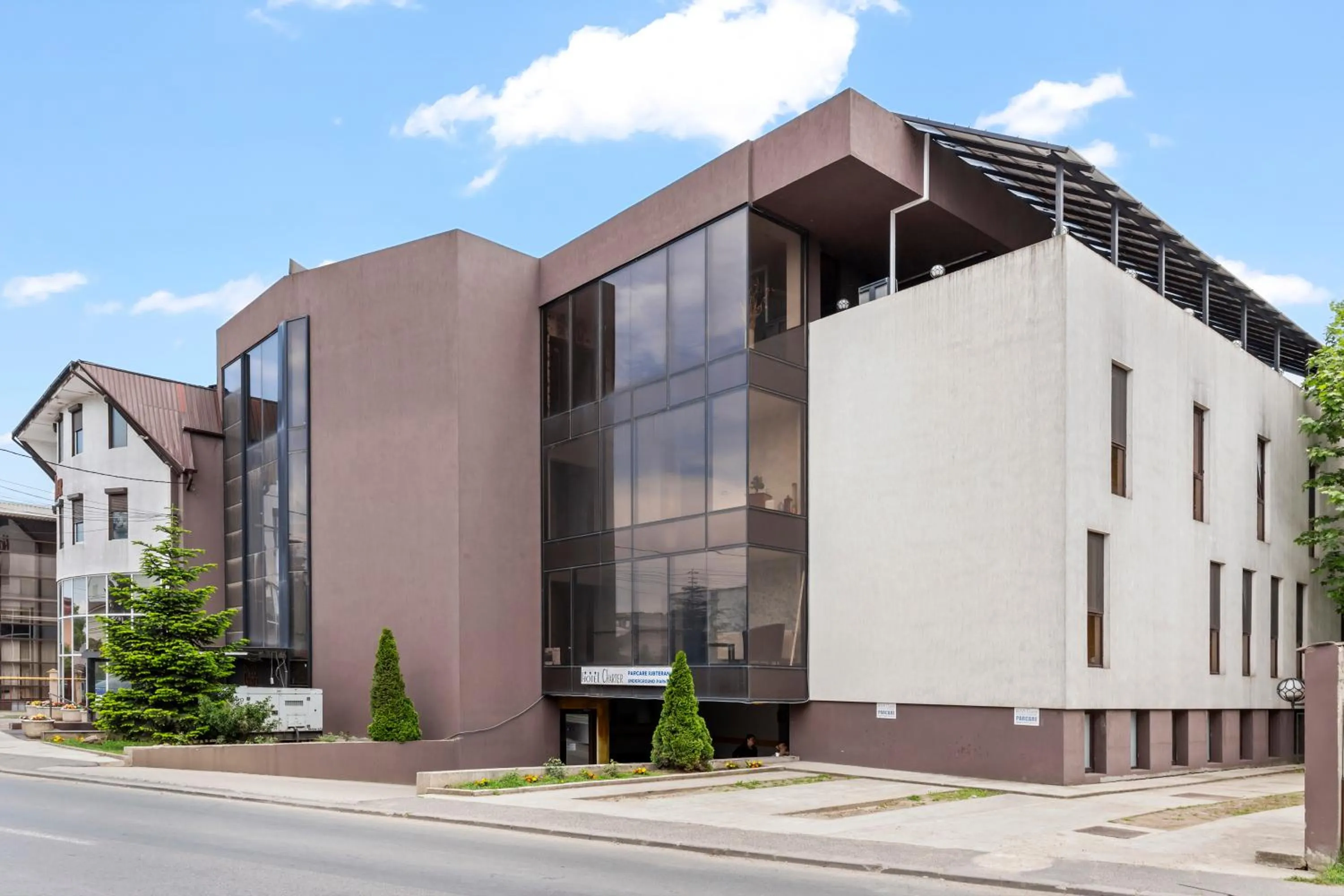 Property building in Hotel Charter Otopeni