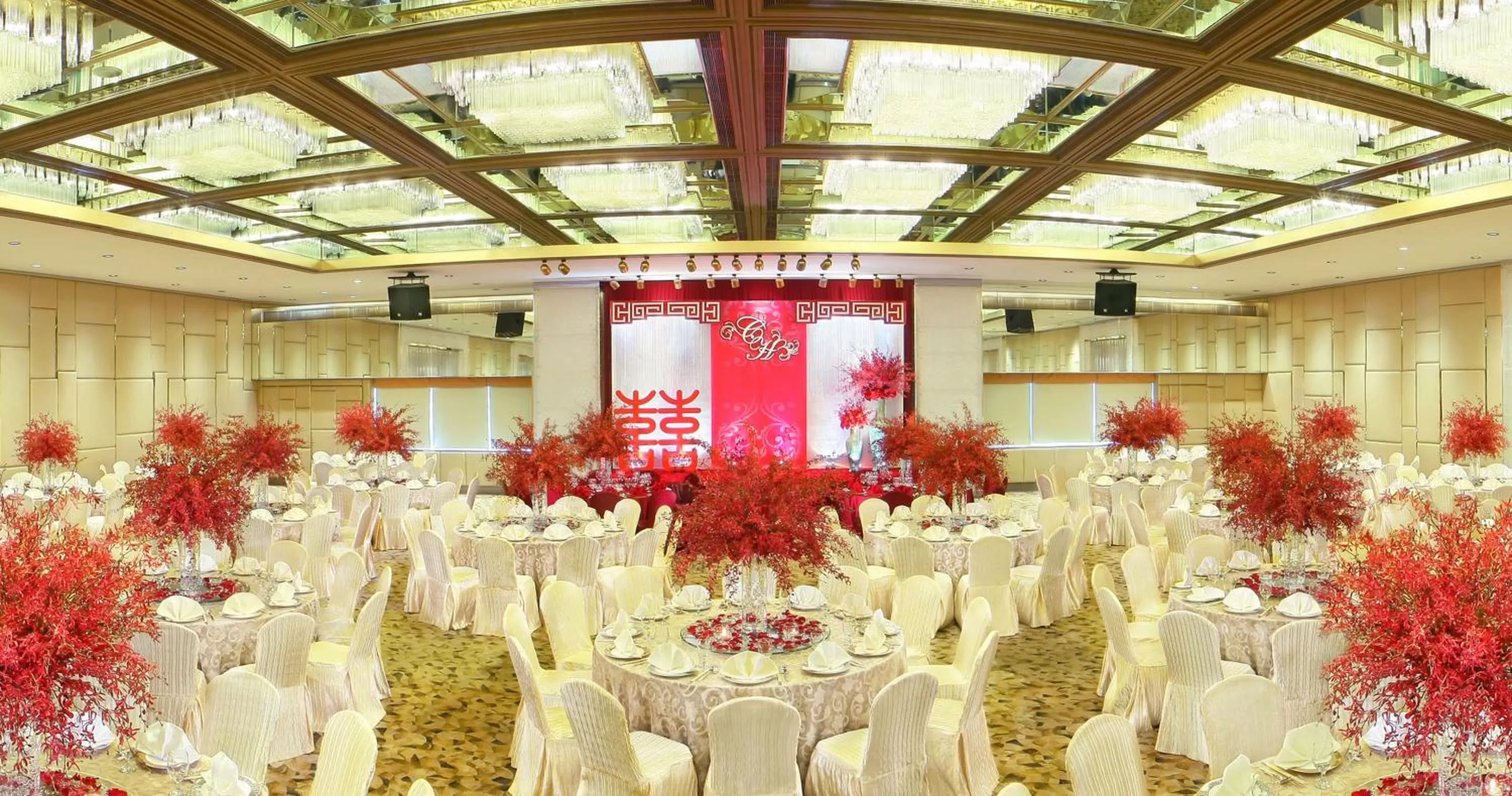 Restaurant/places to eat in Regal Riverside Hotel