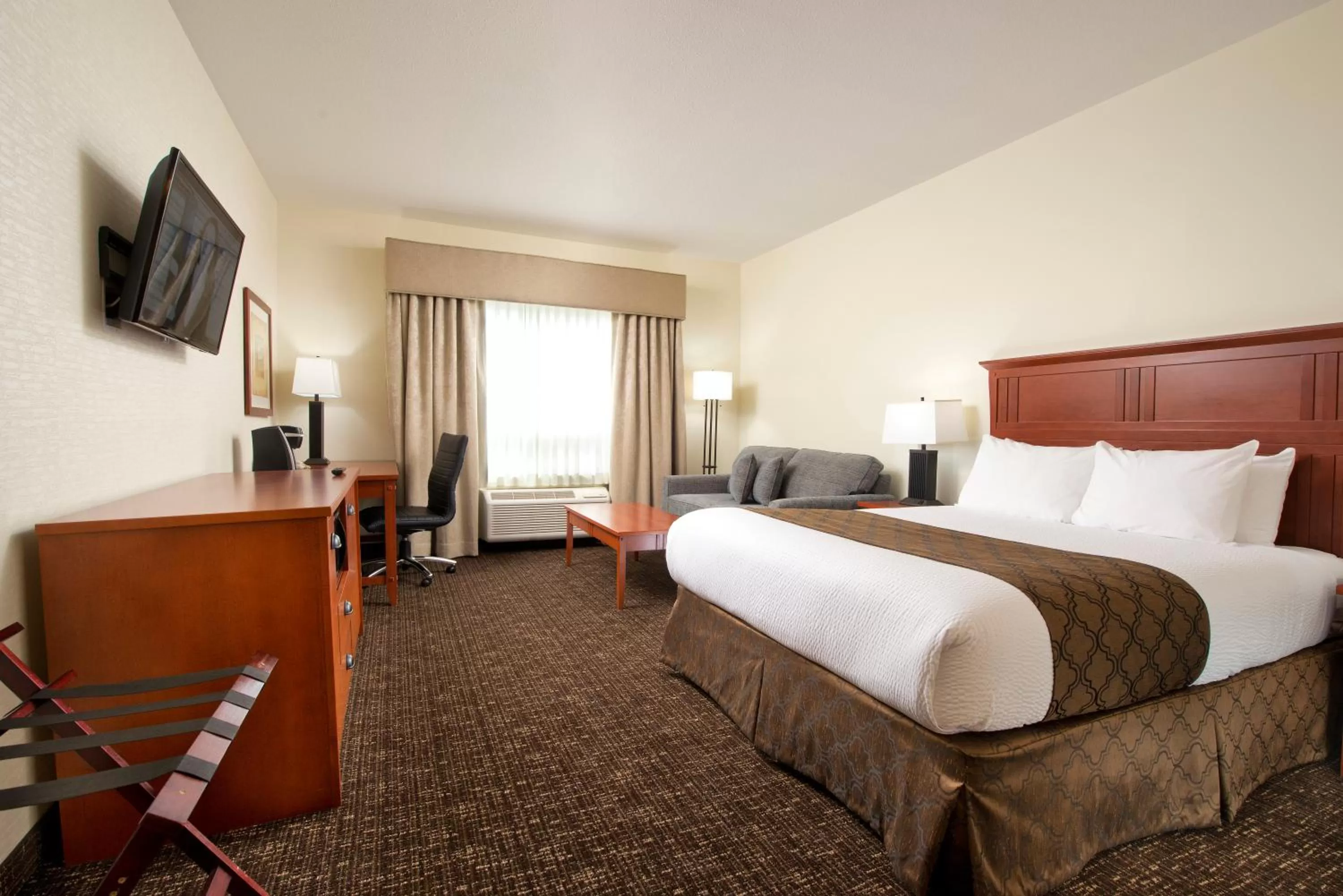 Pets in Gold Eagle Lodge