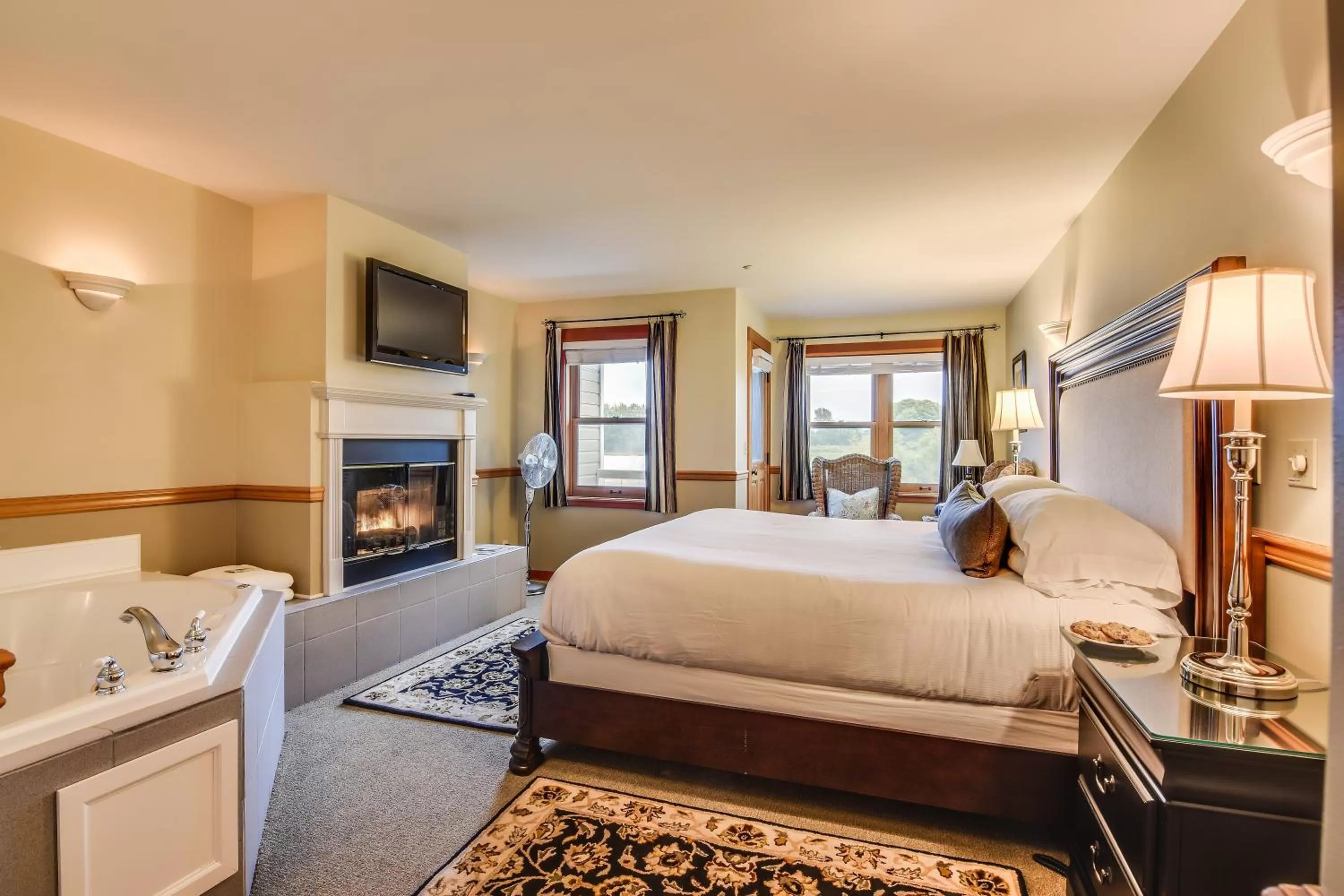 Photo of the whole room, Bed in Wild Iris Inn