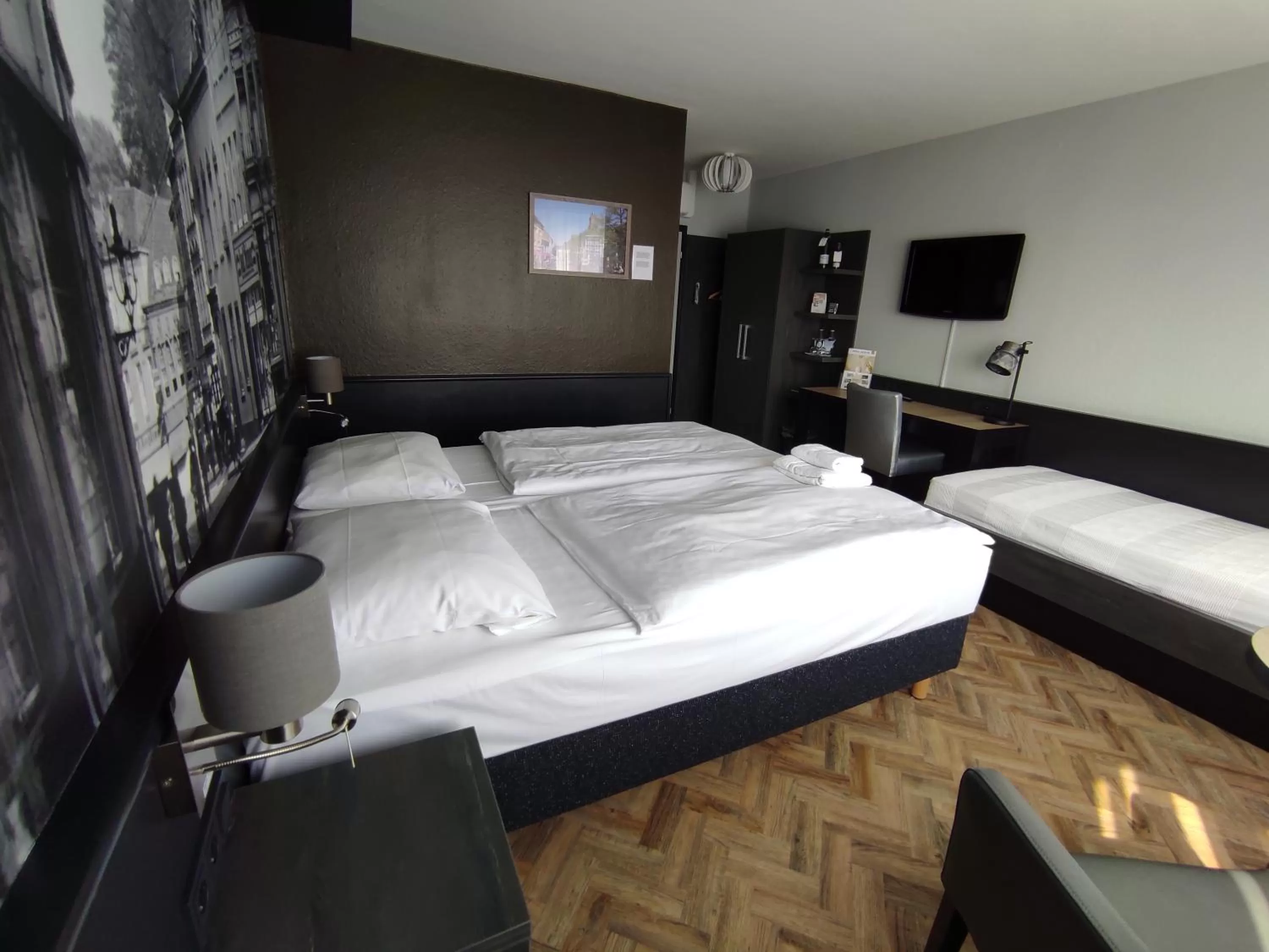 Photo of the whole room, Bed in Akzent City-Hotel Kleve