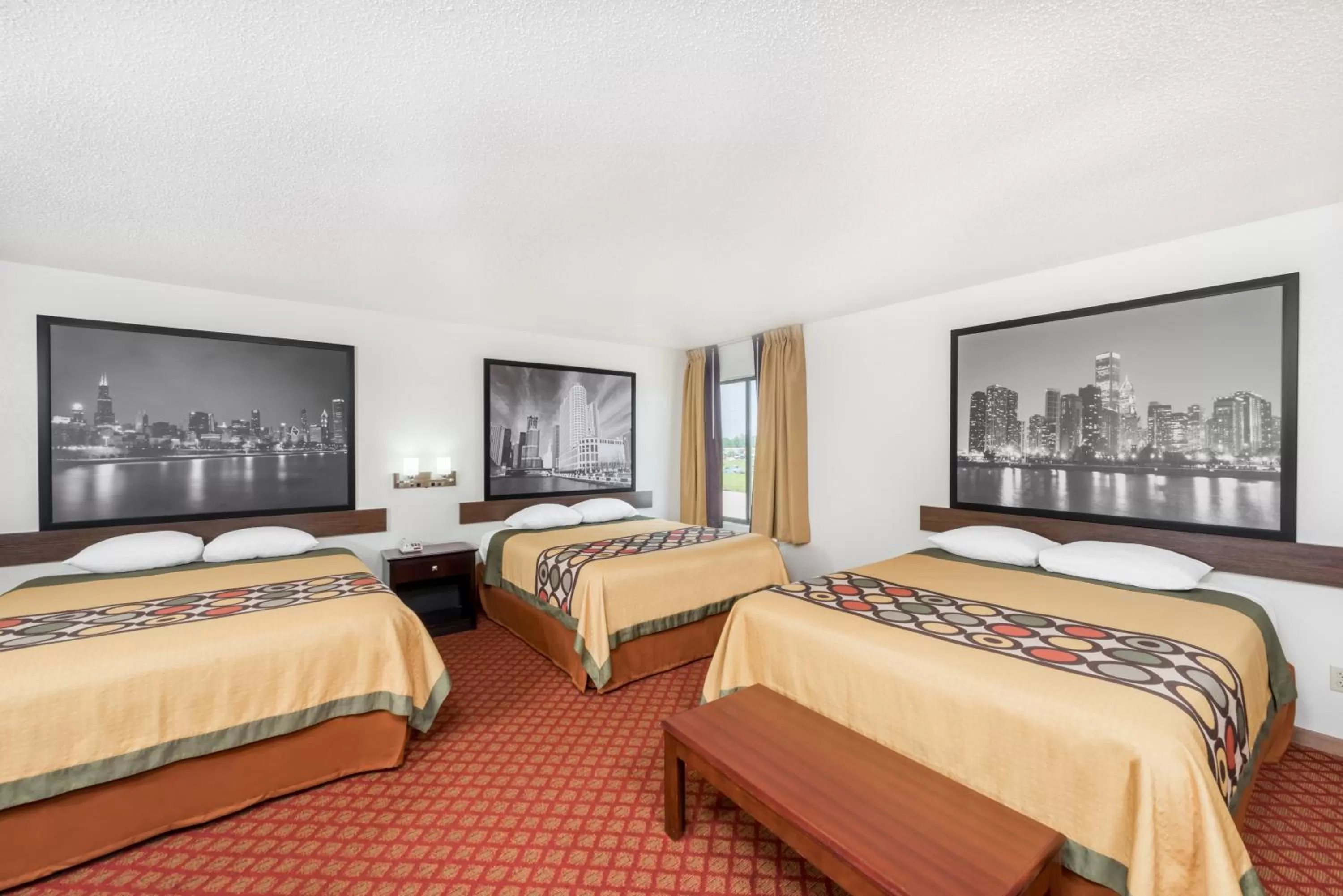 Photo of the whole room, Bed in Super 8 by Wyndham Marshall