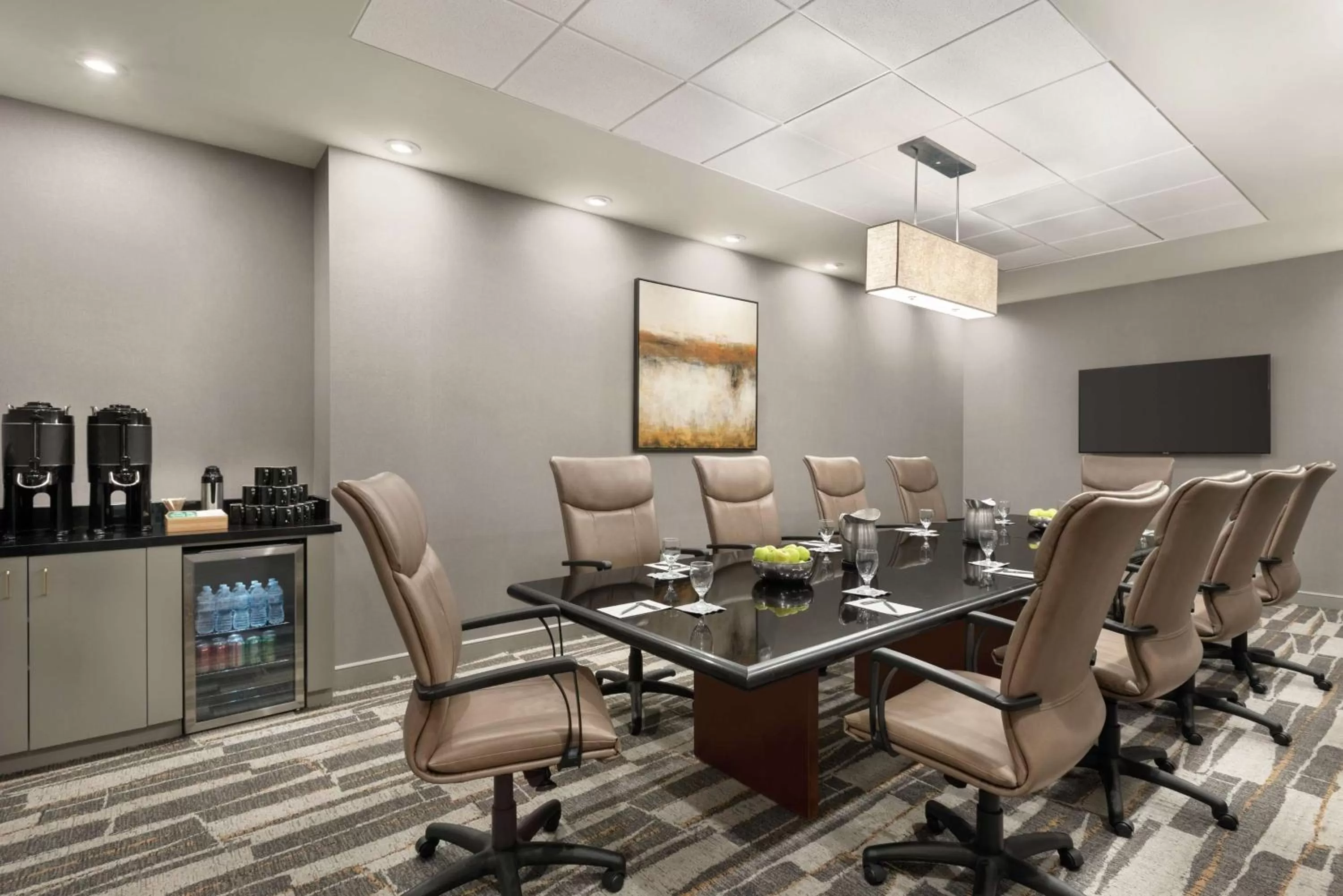 Meeting/conference room in Embassy Suites by Hilton Cleveland Rockside