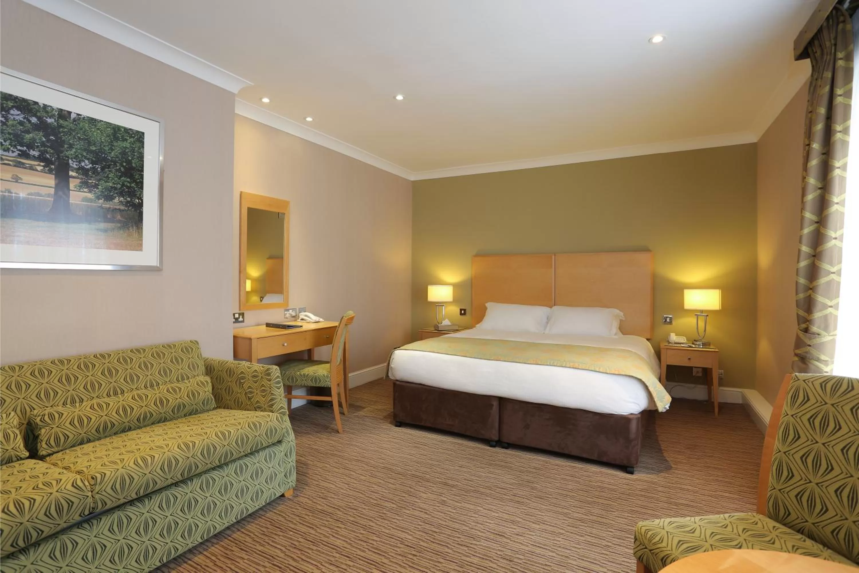 Photo of the whole room, Bed in West Lodge Park