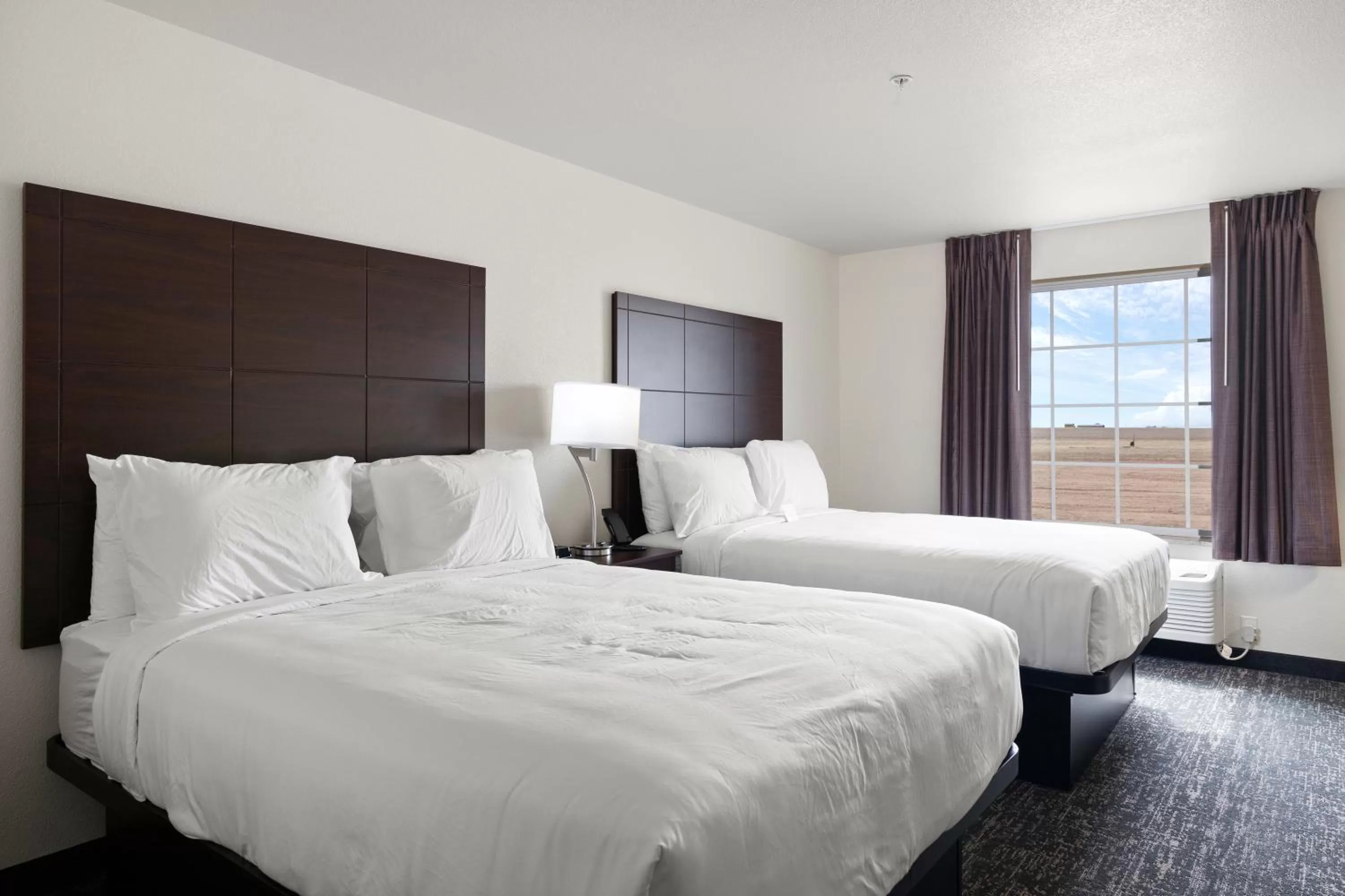 Bed in Cobblestone Inn & Suites - Yuma