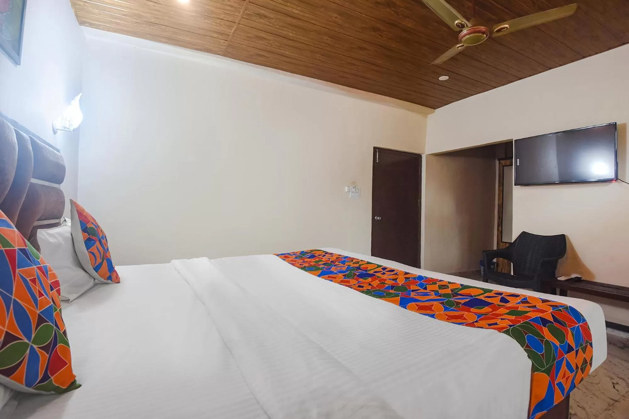 Bed in FabExpress Corinthia Boutique Rooms - Nr Candolim Beach