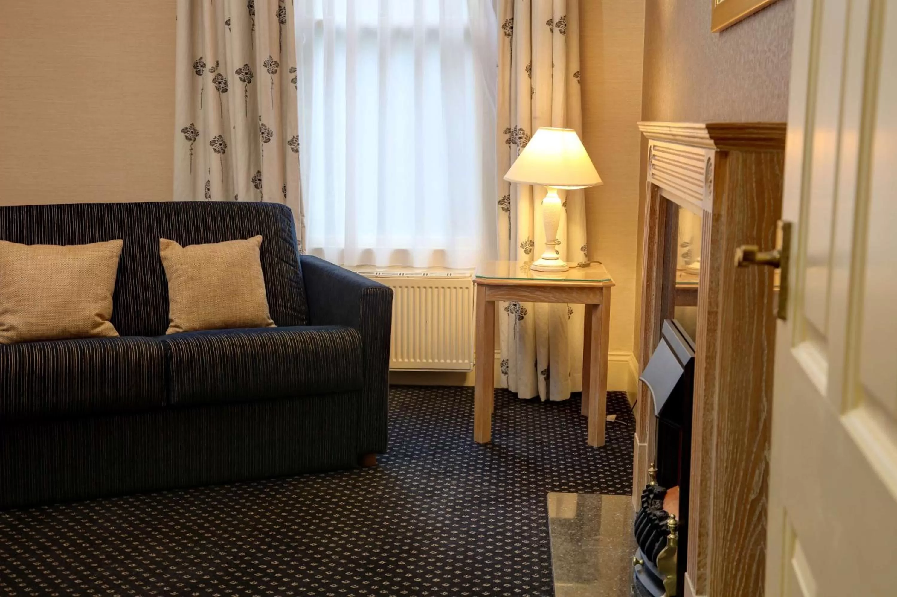 Photo of the whole room in Norfolk Royale Hotel