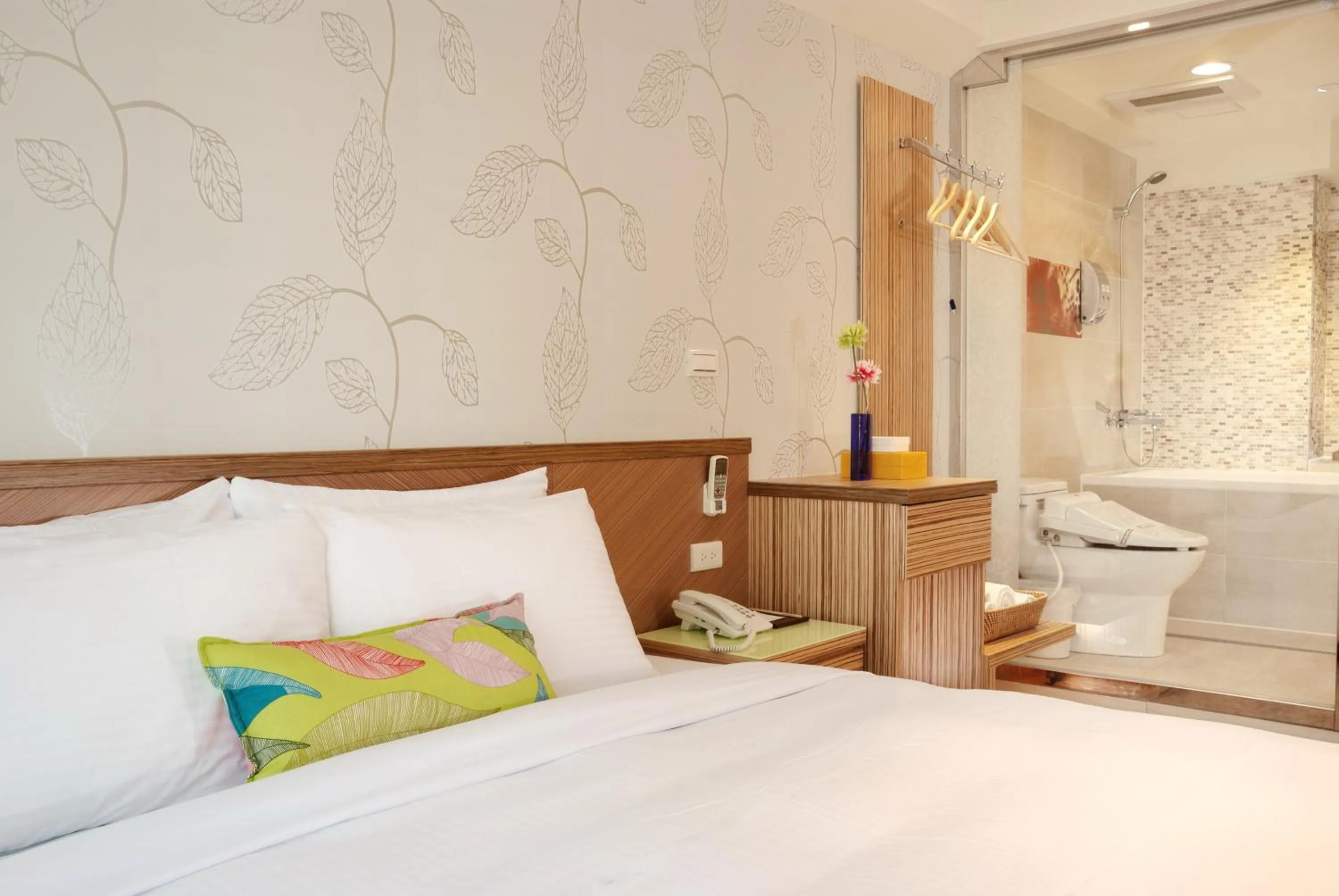 Bed in NAGAHIRO Hotel