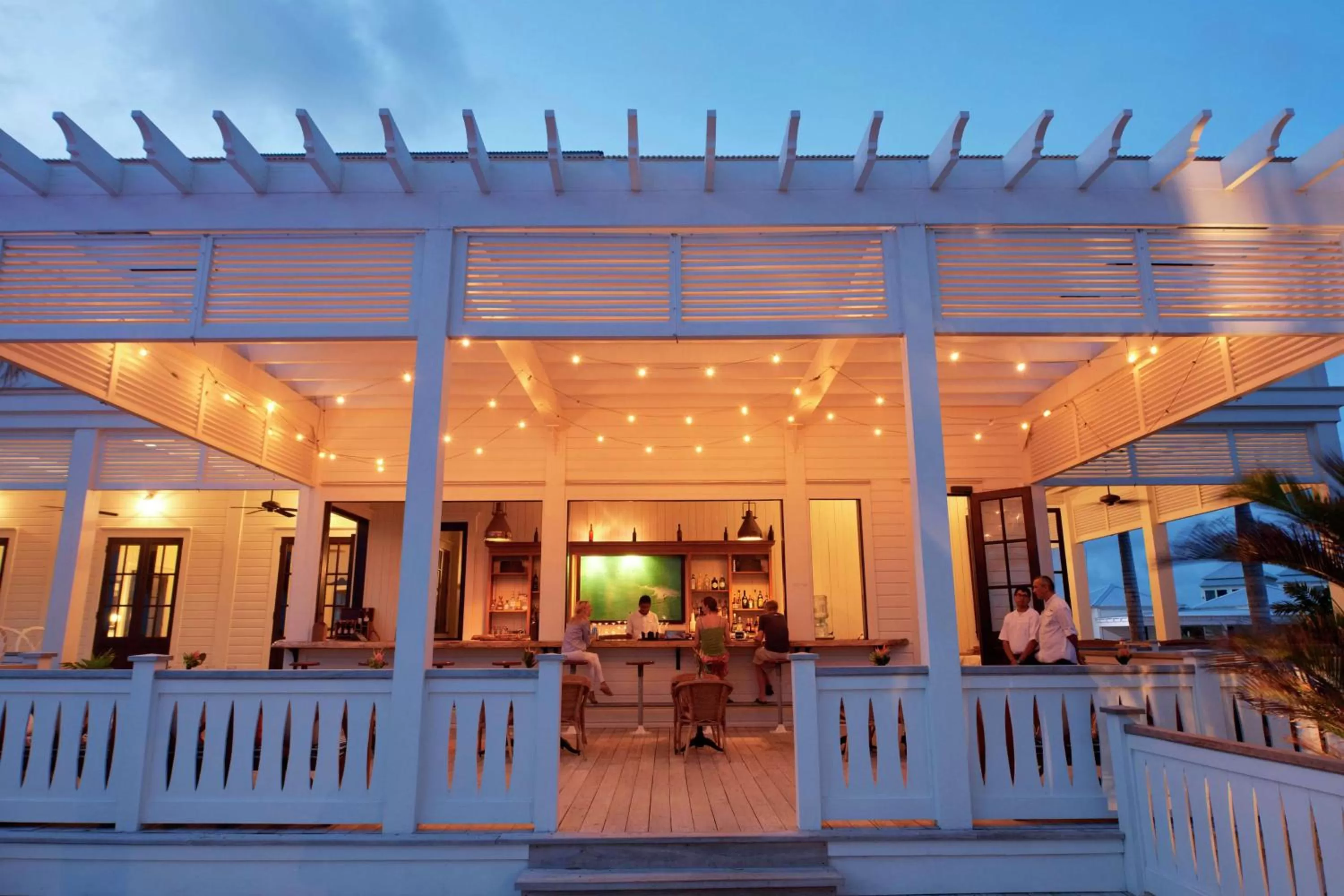 Lounge or bar in Mahogany Bay Resort and Beach Club, Curio Collection