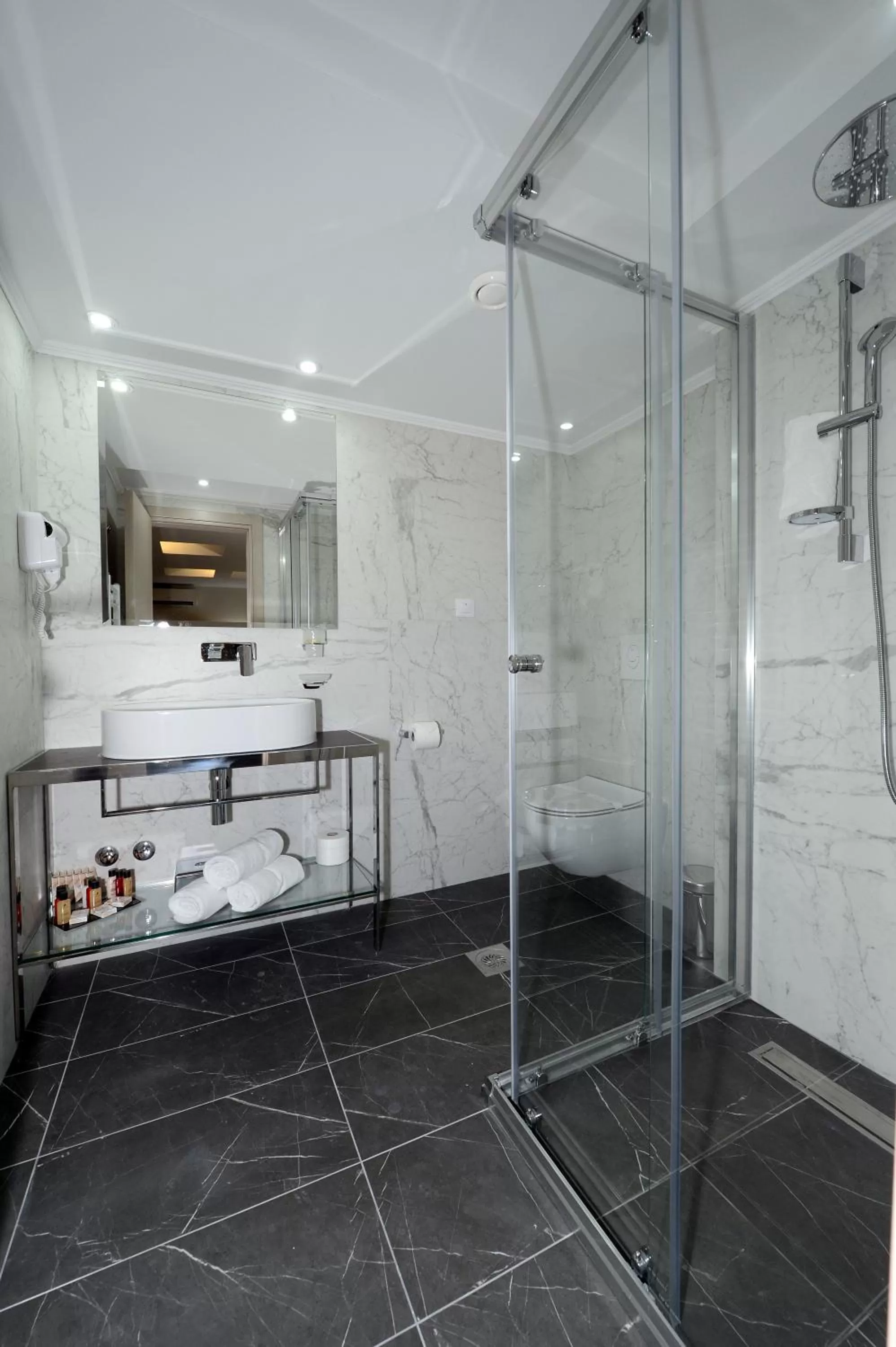 Bathroom in Hotel Alexandar II