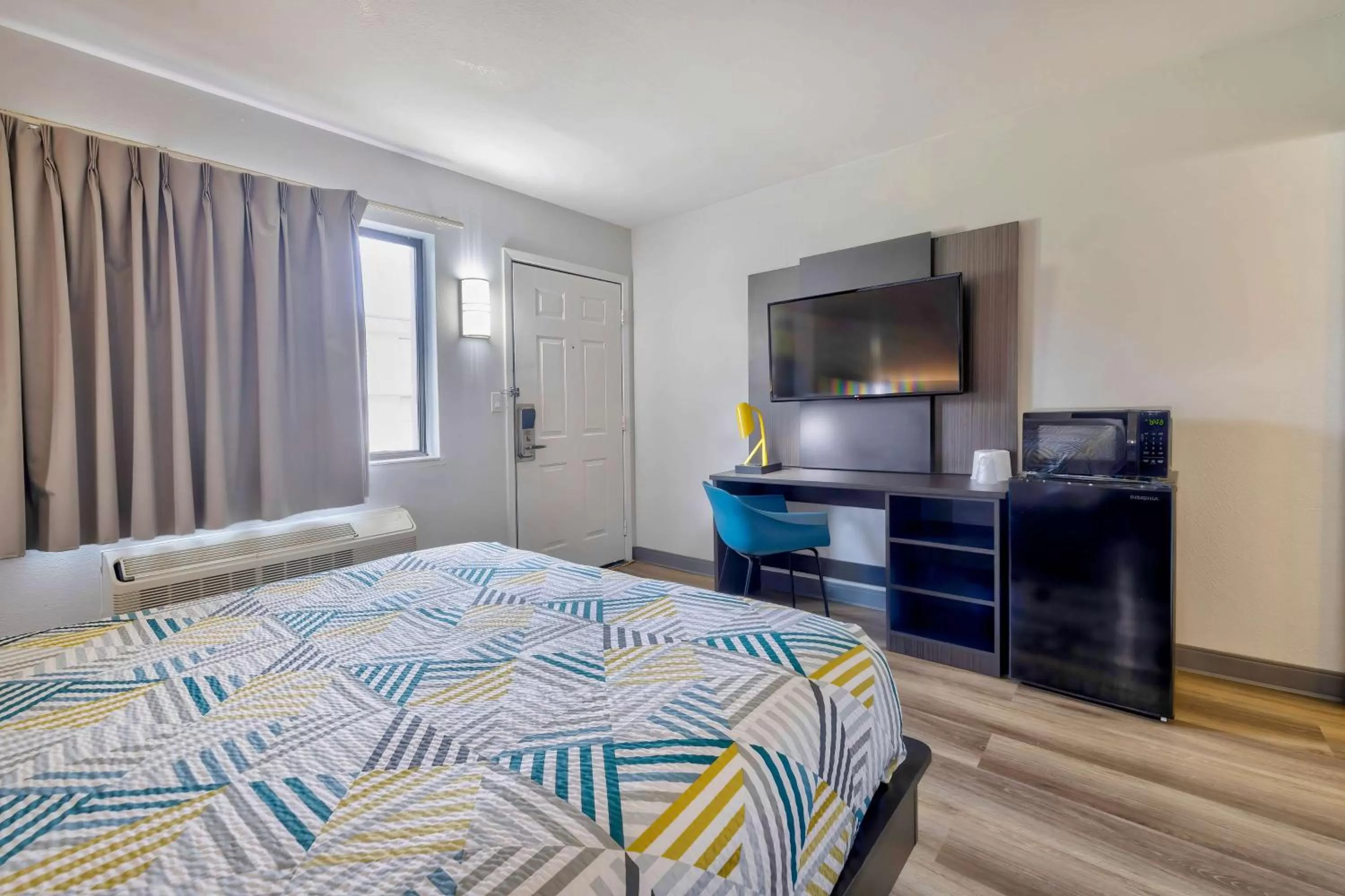 Bedroom, Bed in Motel 6-Villa Park, IL - Chicago West